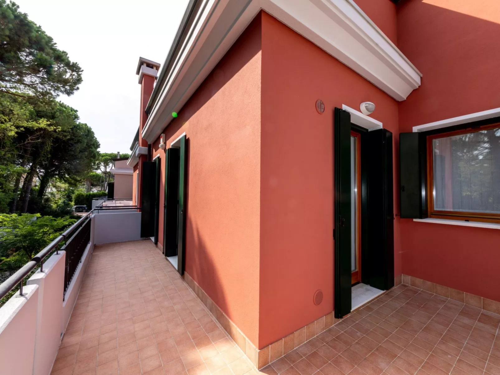 Für 4 Personen ca. 100 m&sup2; in Lido di Jesolo, Venetien (Provinz Venedig)-Draußen