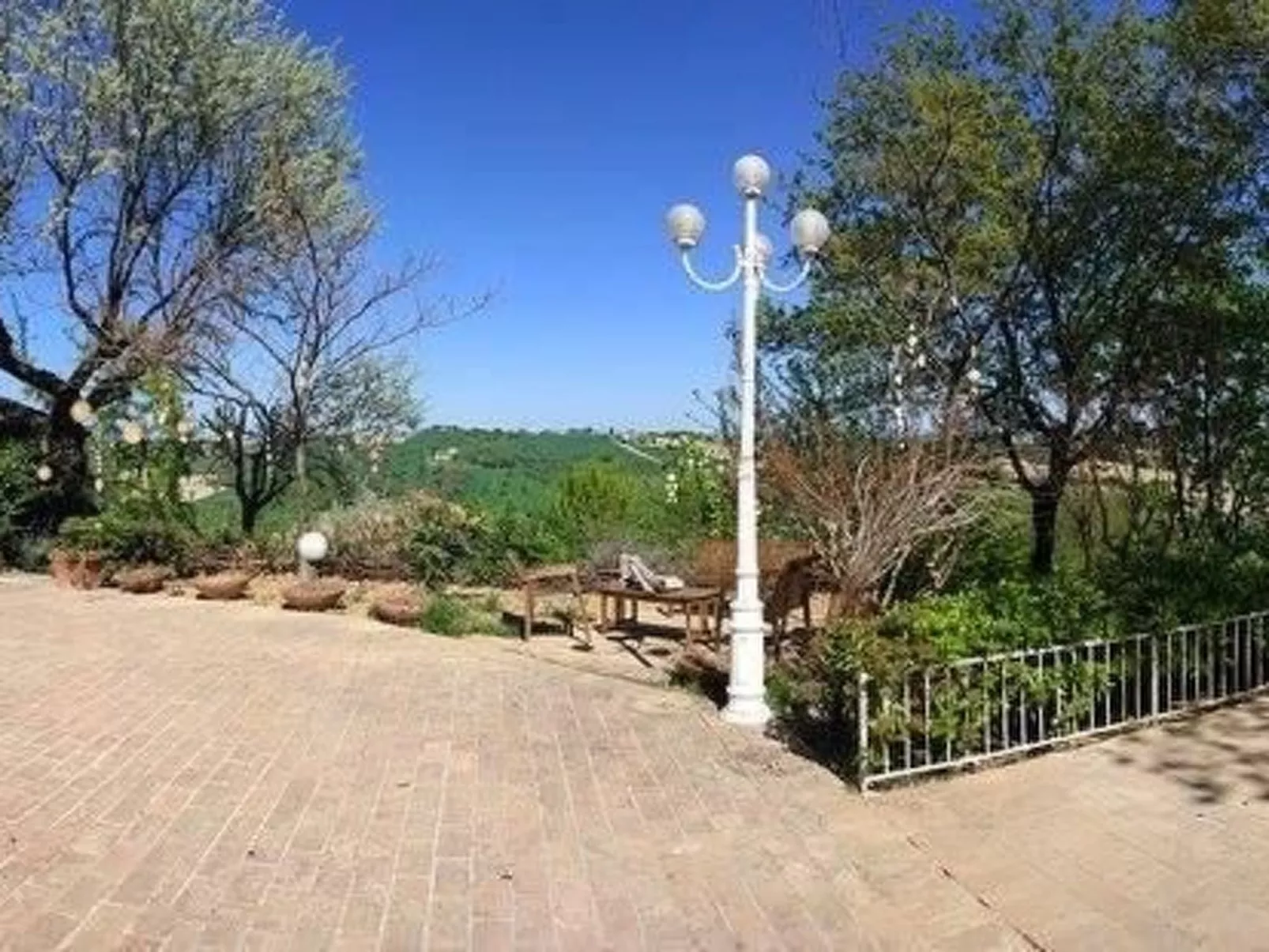 OWL Apartment - Pool - Ansichten - Kunst-Dehors