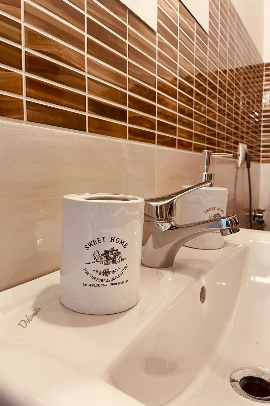 "Momy's Home Rom"-Inside