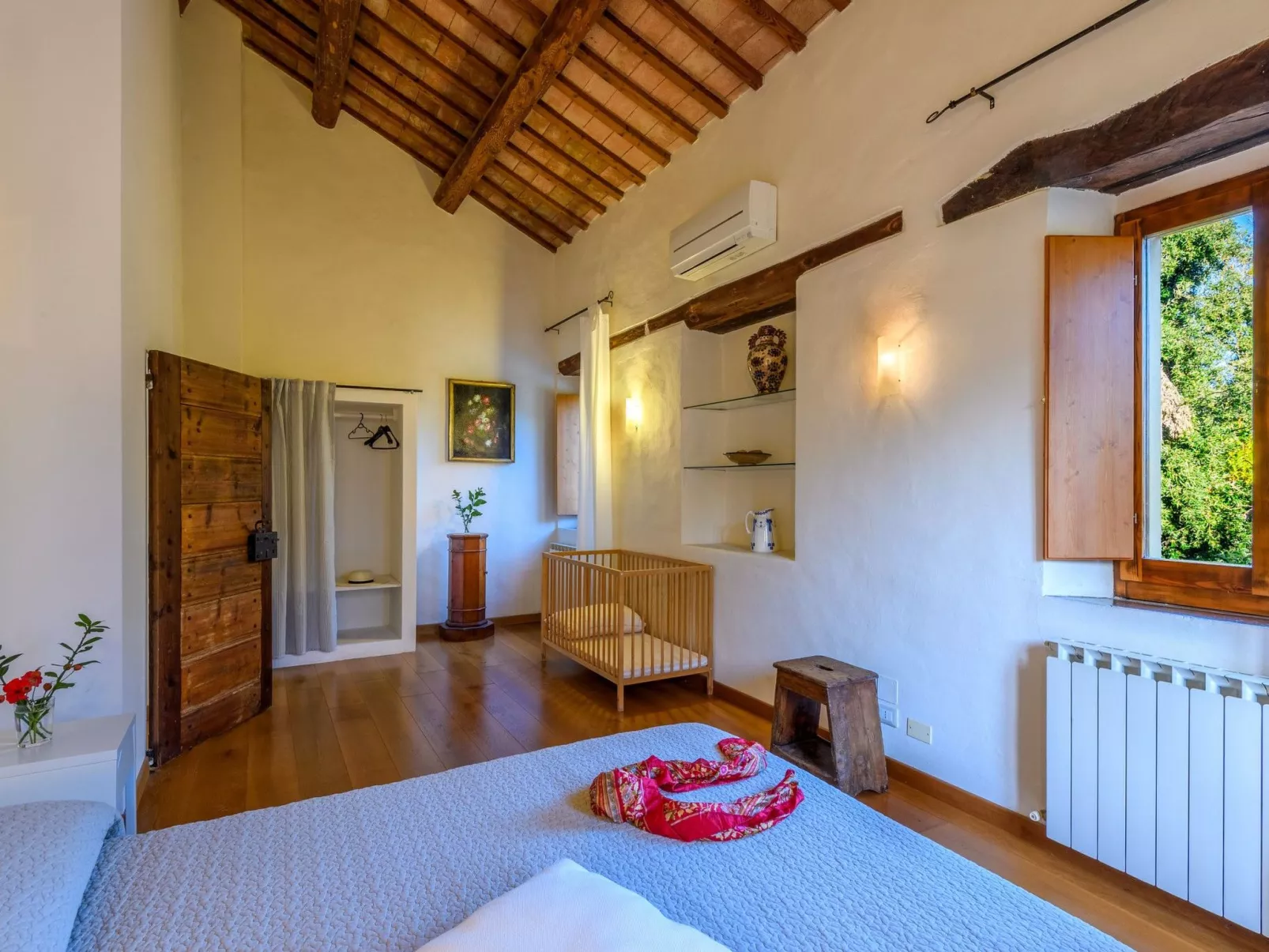 Licht unter den Buchen, Marche Urlaub, privater Pool-Dedans