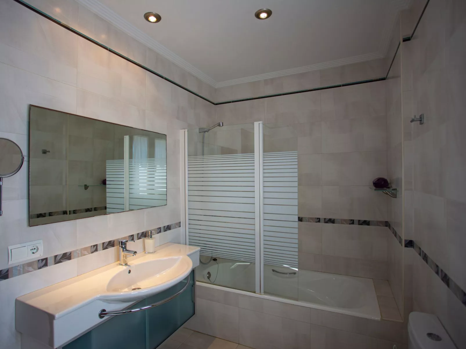 Can Vanrell, mit Schwimmbad, Jacuzzi und Rasenfläche.-Inside