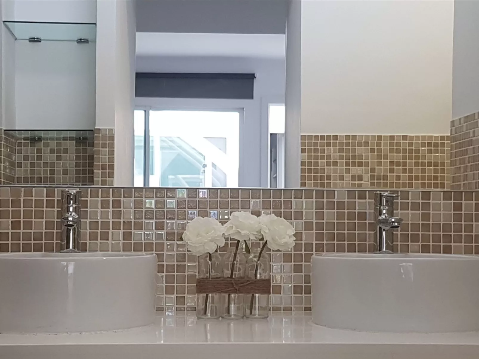 Widder vor dem Meer-Drinnen