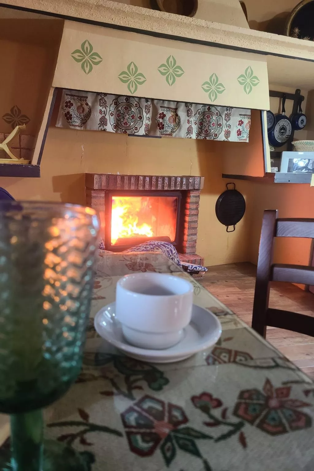 Schöne Ferienwohnung in Iznájar mit Garten, Terrasse und Grill-Drinnen