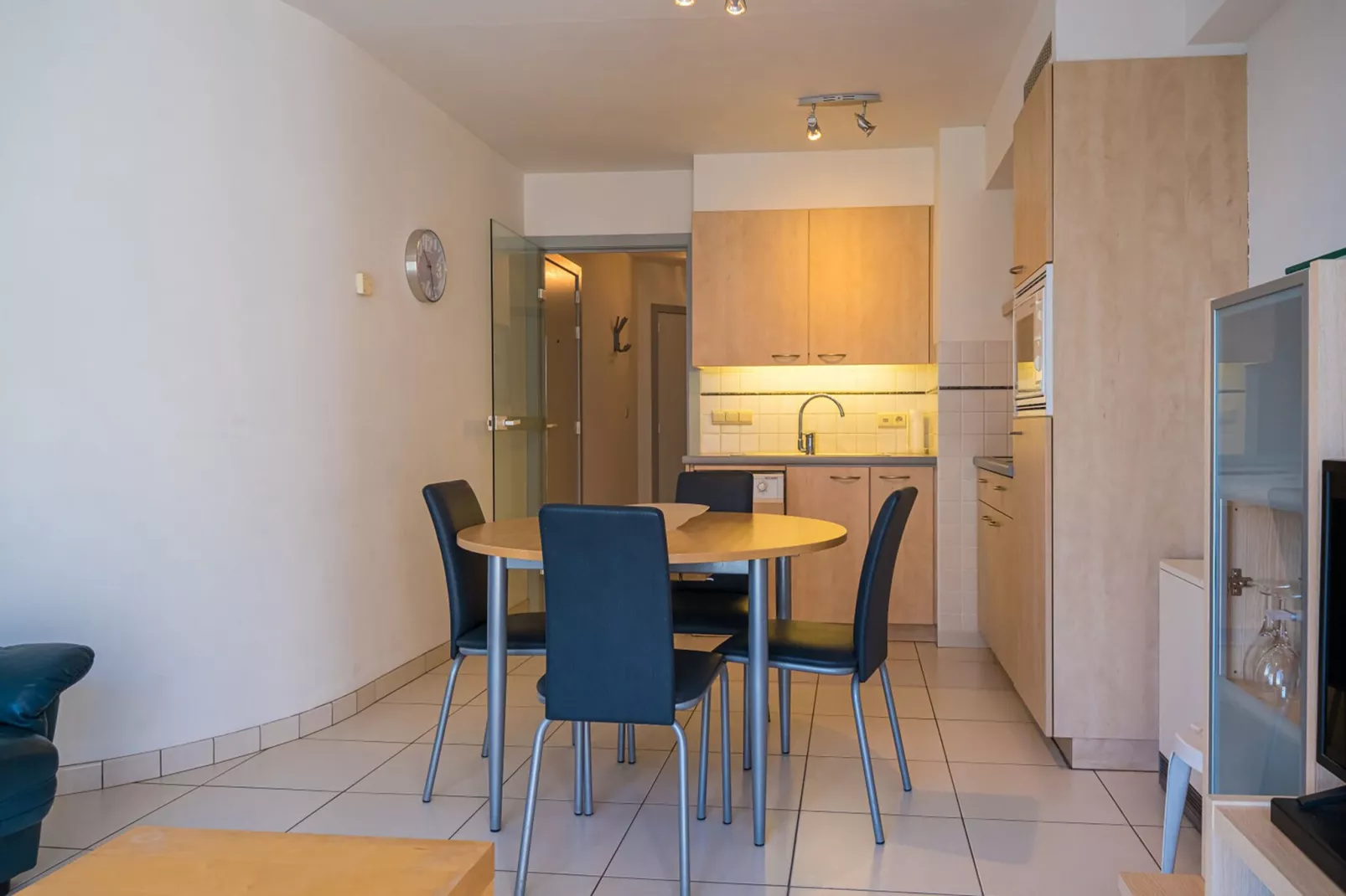 Mathilde 0601-Dining room