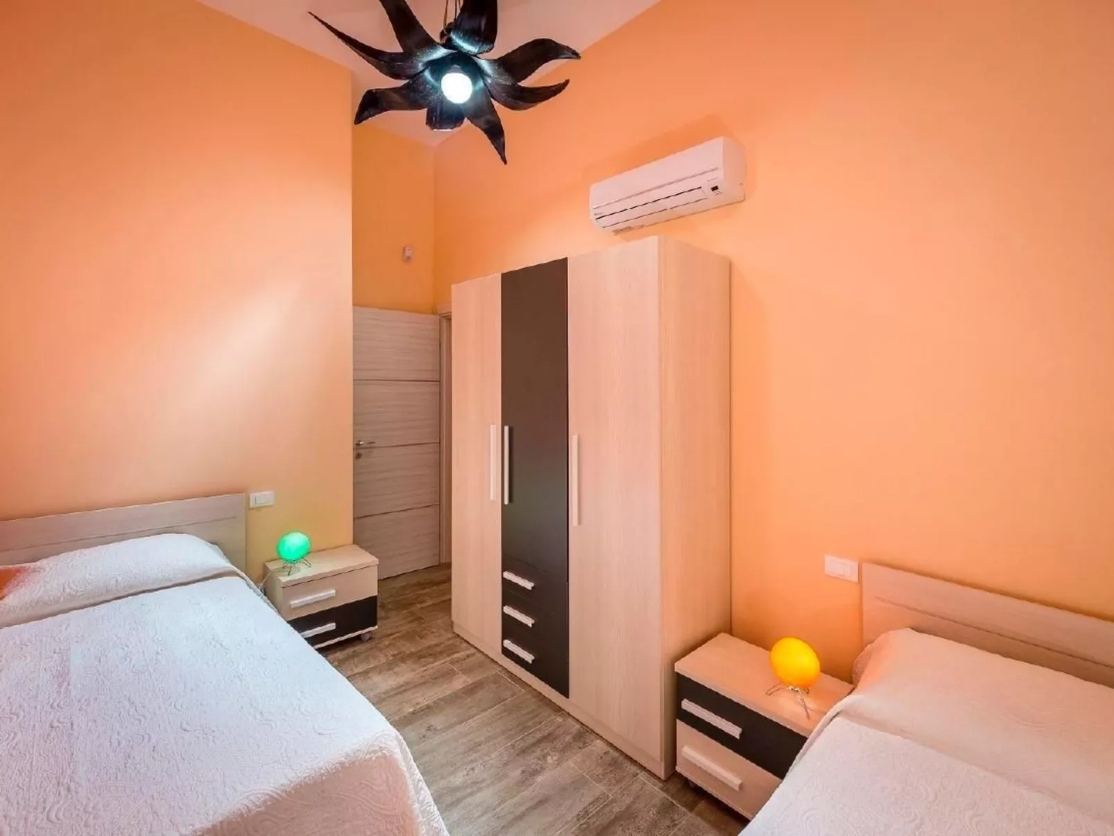 "Mare e Monti" mit eigenem Pool-Dedans