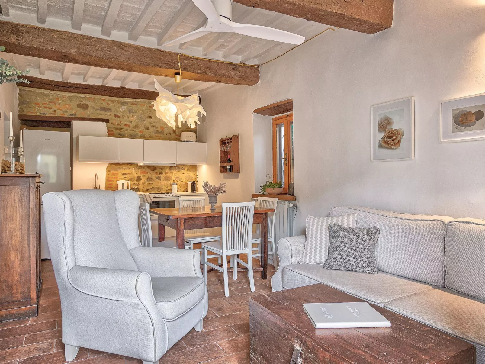 Charmante toskanische Wohnung mit Balkon und Blick.-Inside