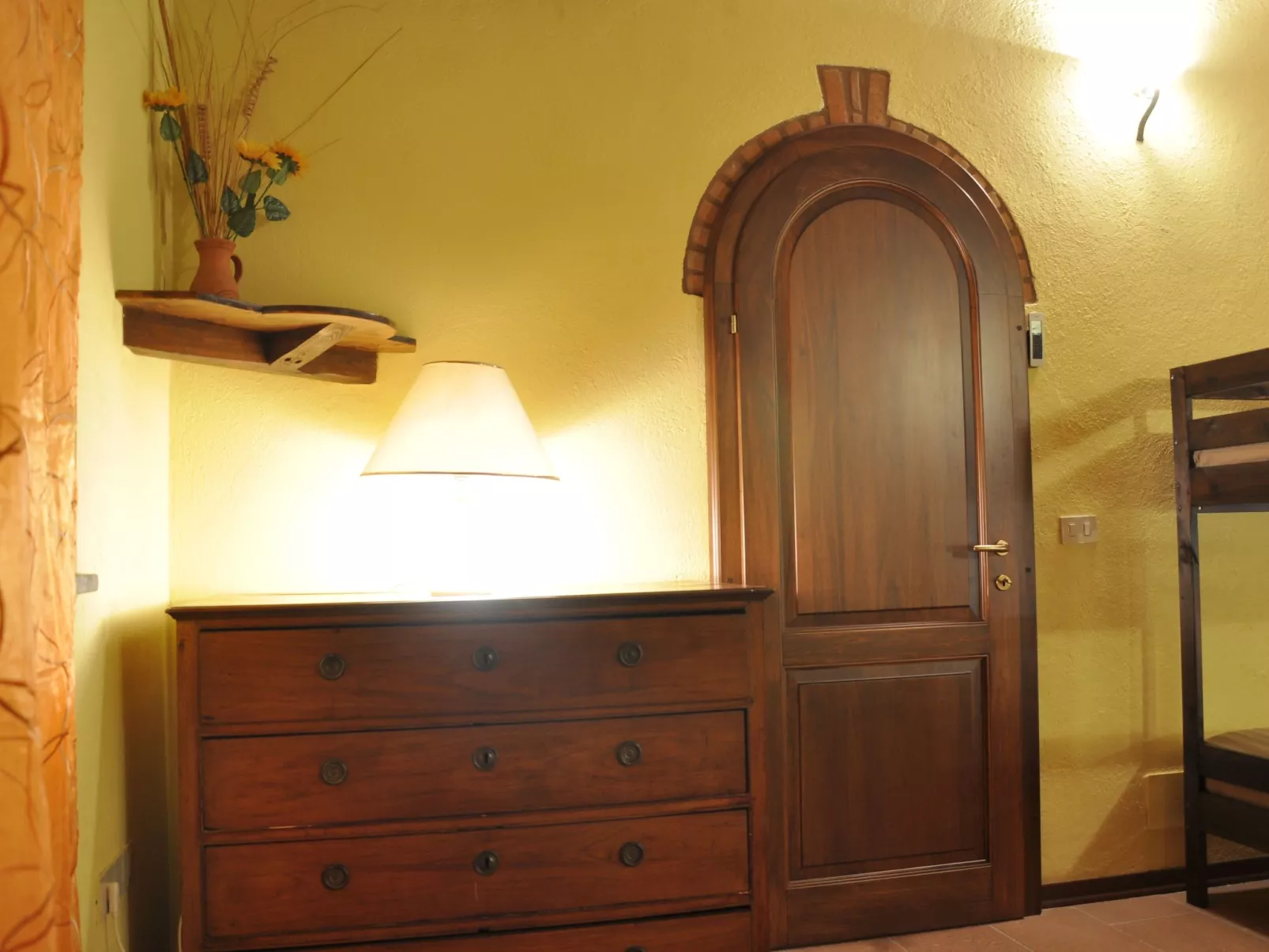 Pfirsichhaus mit Schwimmbad, Jacuzzi und privatem Garten-Dedans