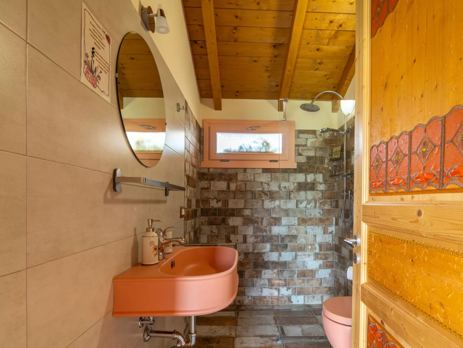 'Vindemia la salmon-Inside