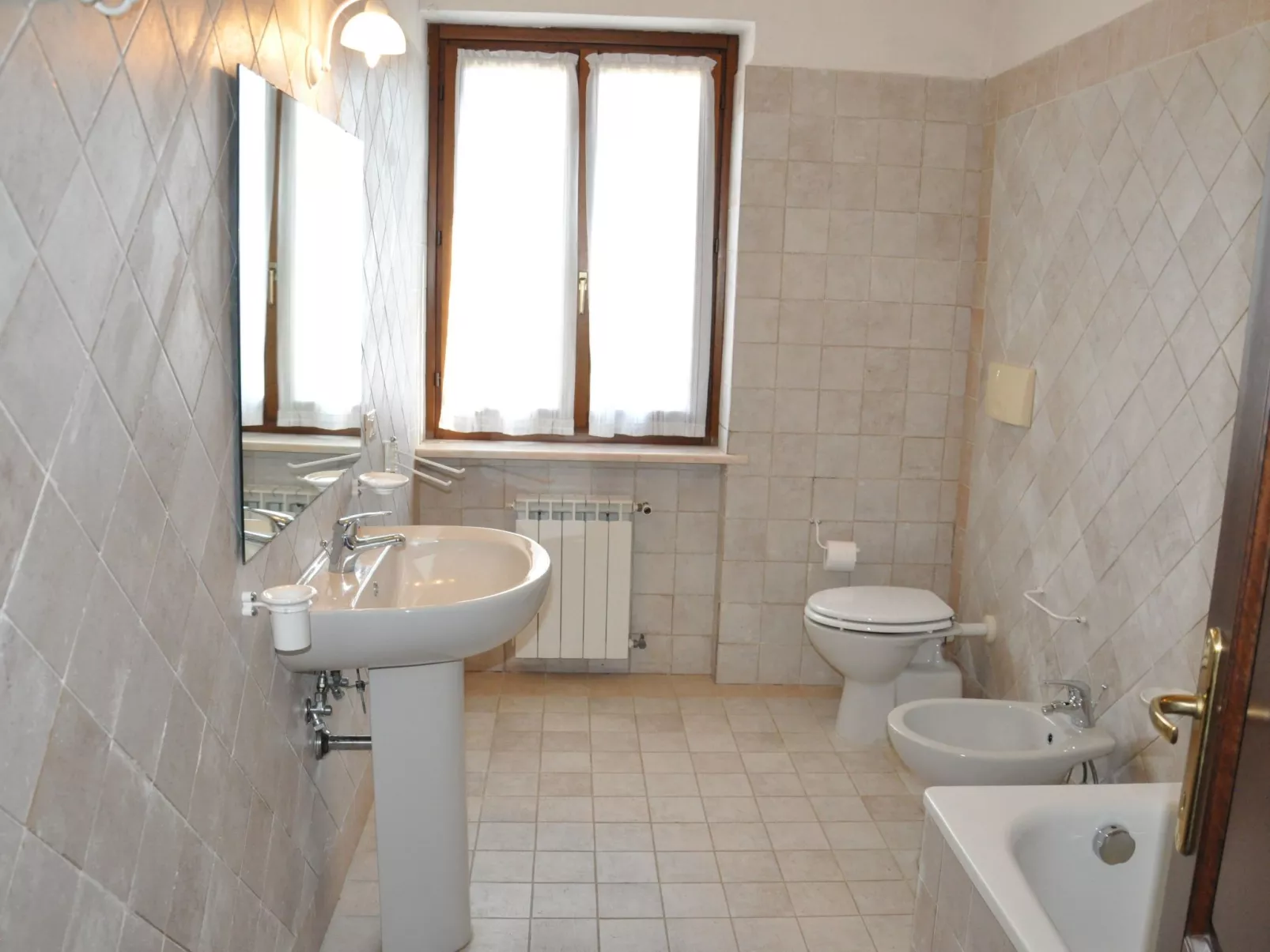 In Acquapendente mit Großem Garten-Inside