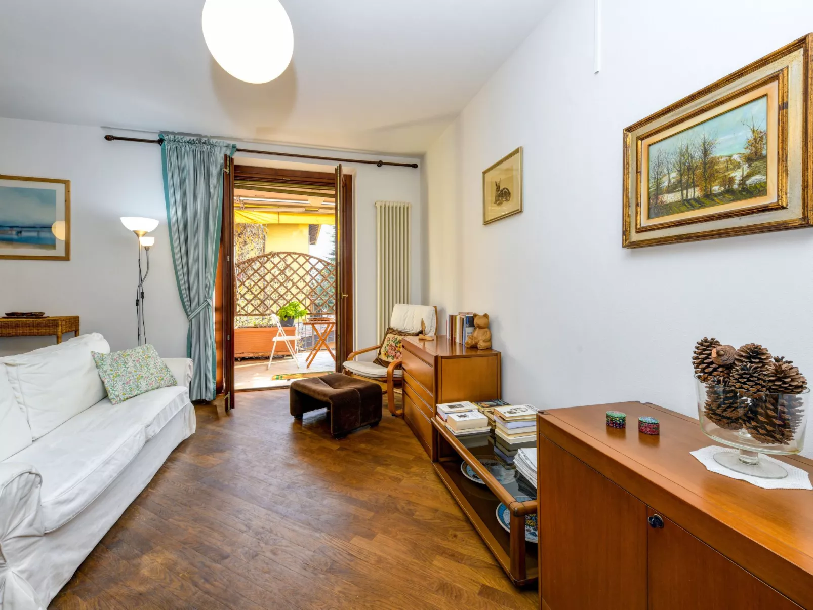 'Silvia2' mit privatem Balkon-Drinnen