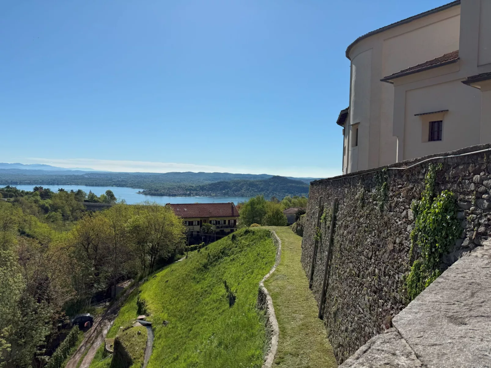 Neue moderne Seeüberdachung von Holiday World-Draußen