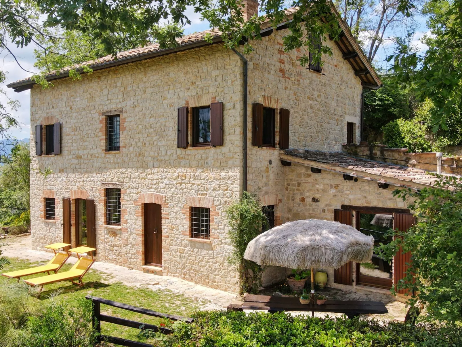 Große Wohnung mit Blick von den Bergen bis zum Meer-Outside
