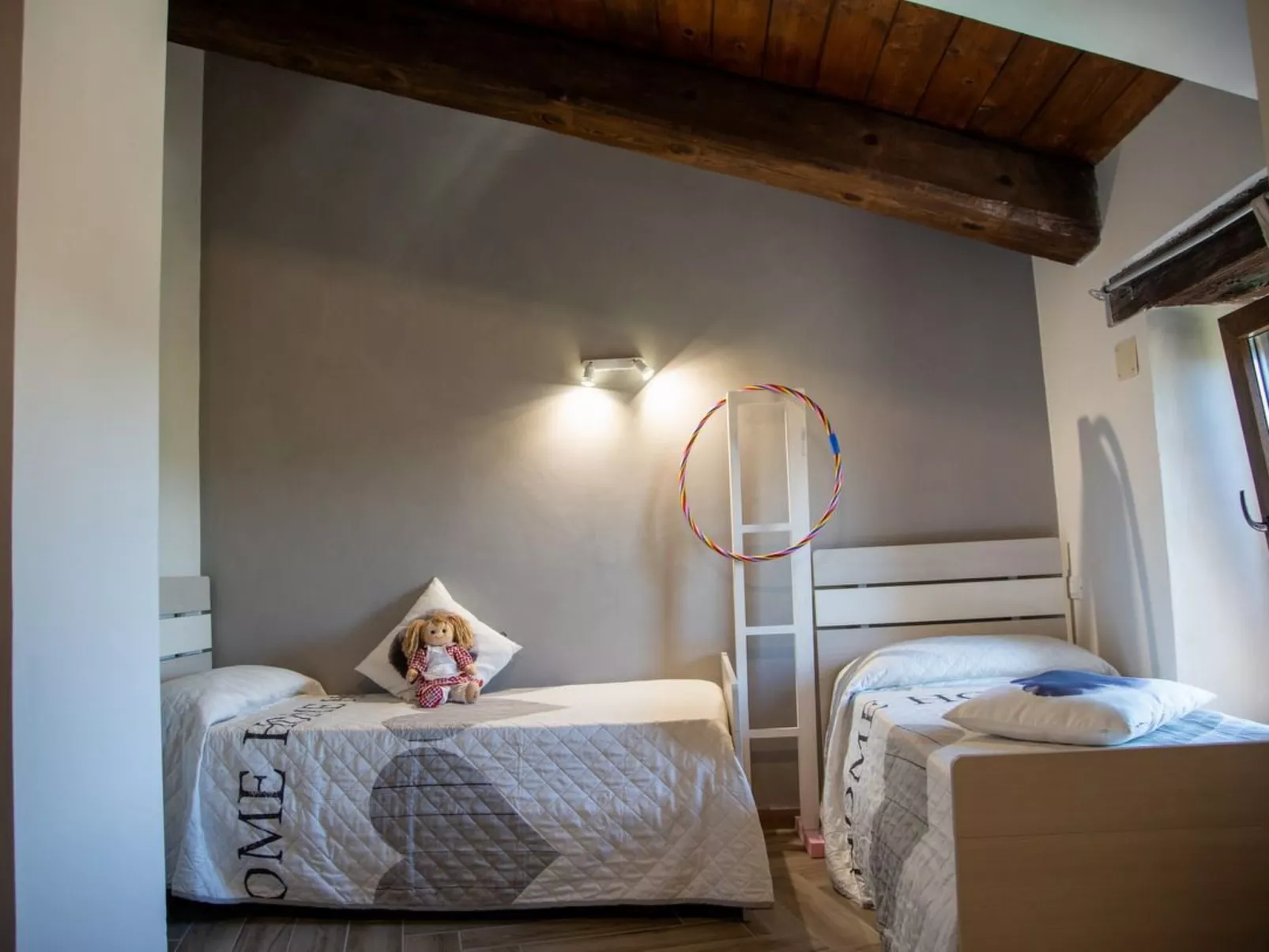 Villa mit privatem Pool in der Nähe des Dorfes-Drinnen