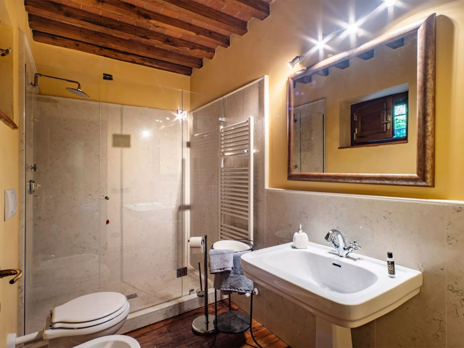 Für 10 Personen in Montecatini Tere, Toskana (Provinz Pistoia)-Drinnen