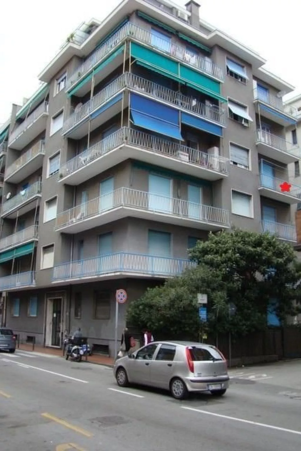 Wohnung mit Balkon-Draußen