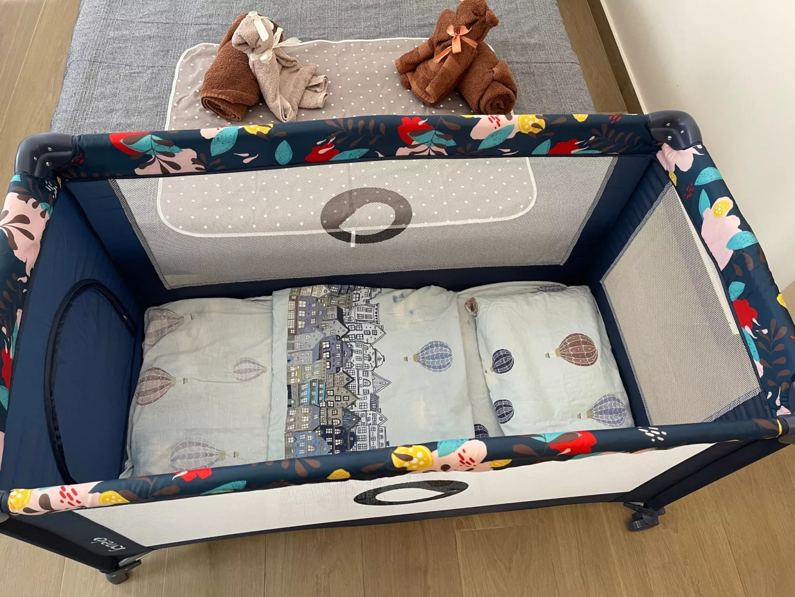 Flacher Strand und Zentrum, Privatparkplatz-Dedans