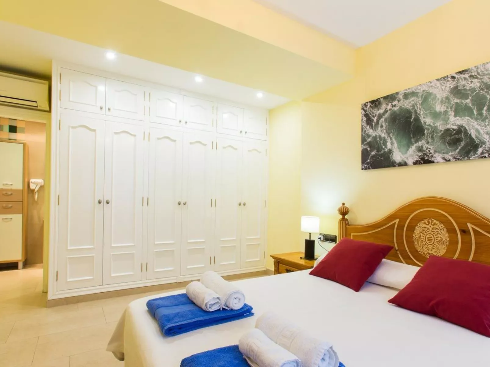 Haus mit privatem Pool, Garten und privatem Parkplatz-Image-tags.info