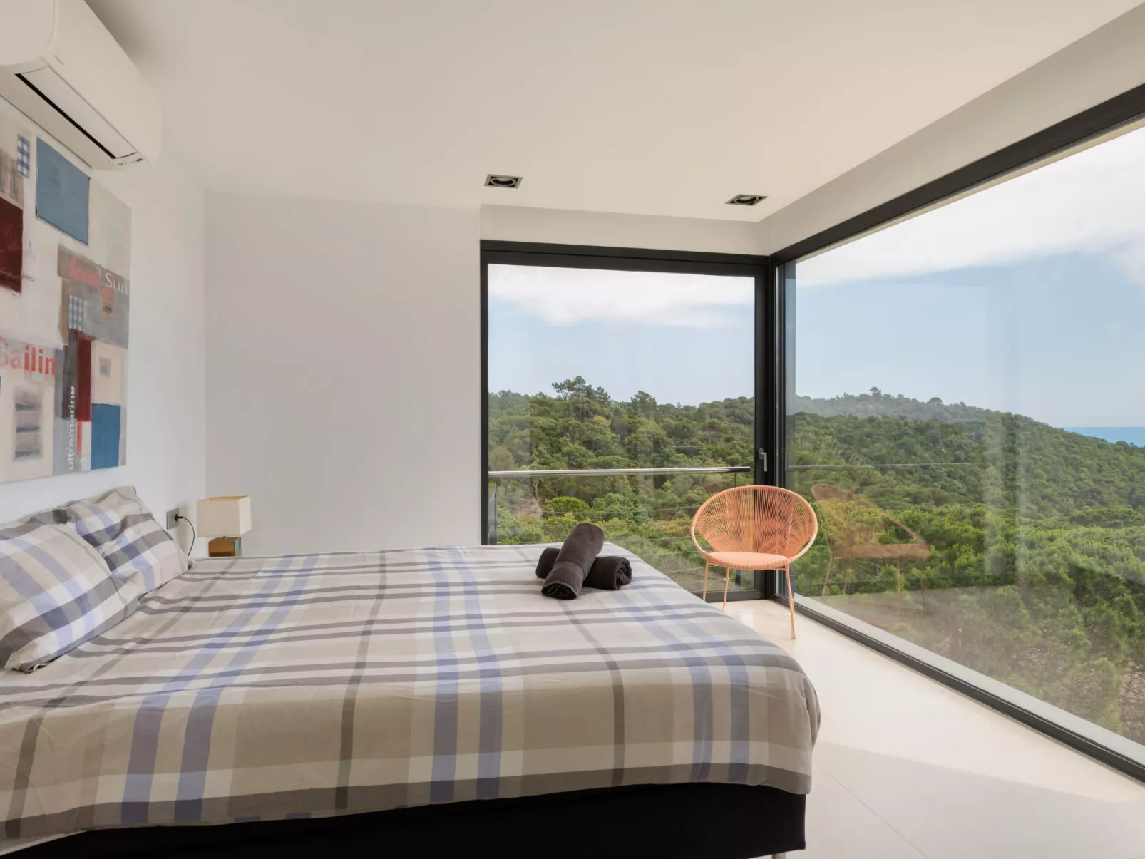 Luxuriöse Villa mit fantastischem Meerblick und Pool-Inside