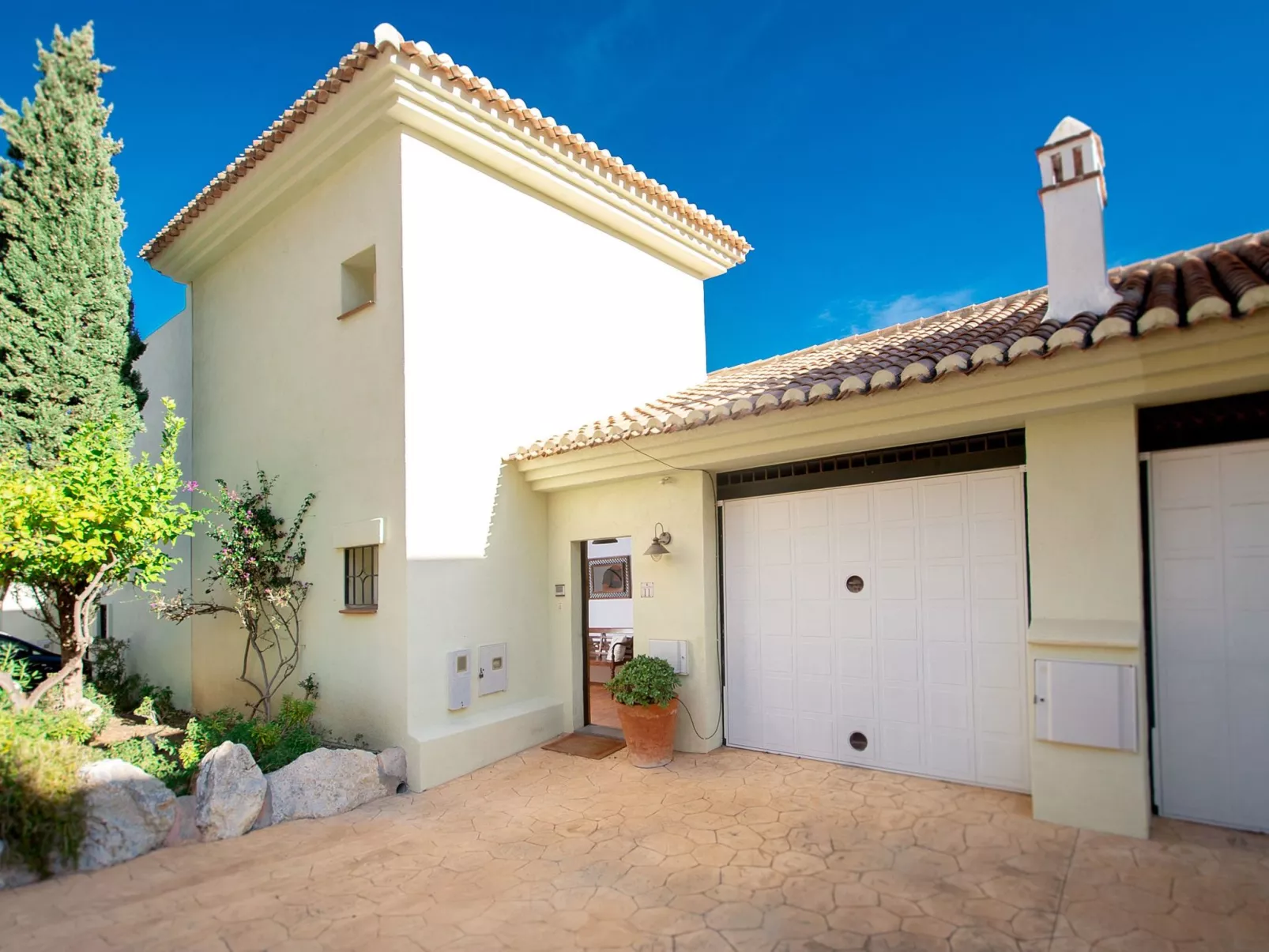 In Almuñécar mit Terrasse und Meerblick-Outside