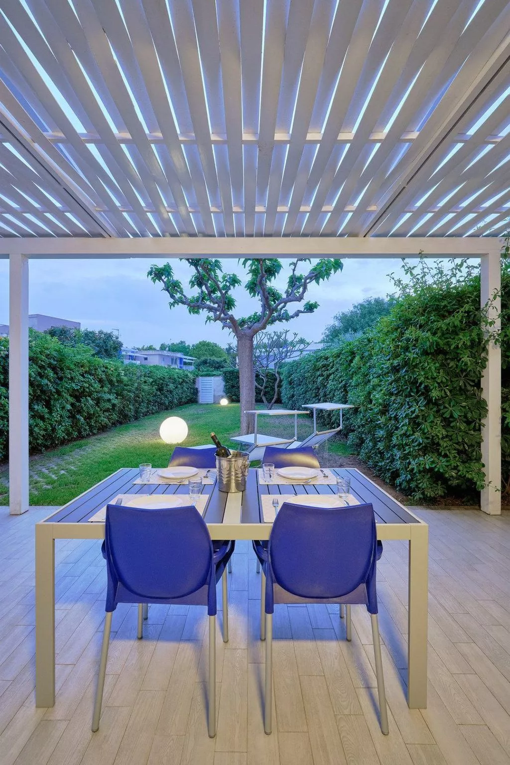 In Marina Di Ragusa mit Terrasse, Grill und Garten-Outside