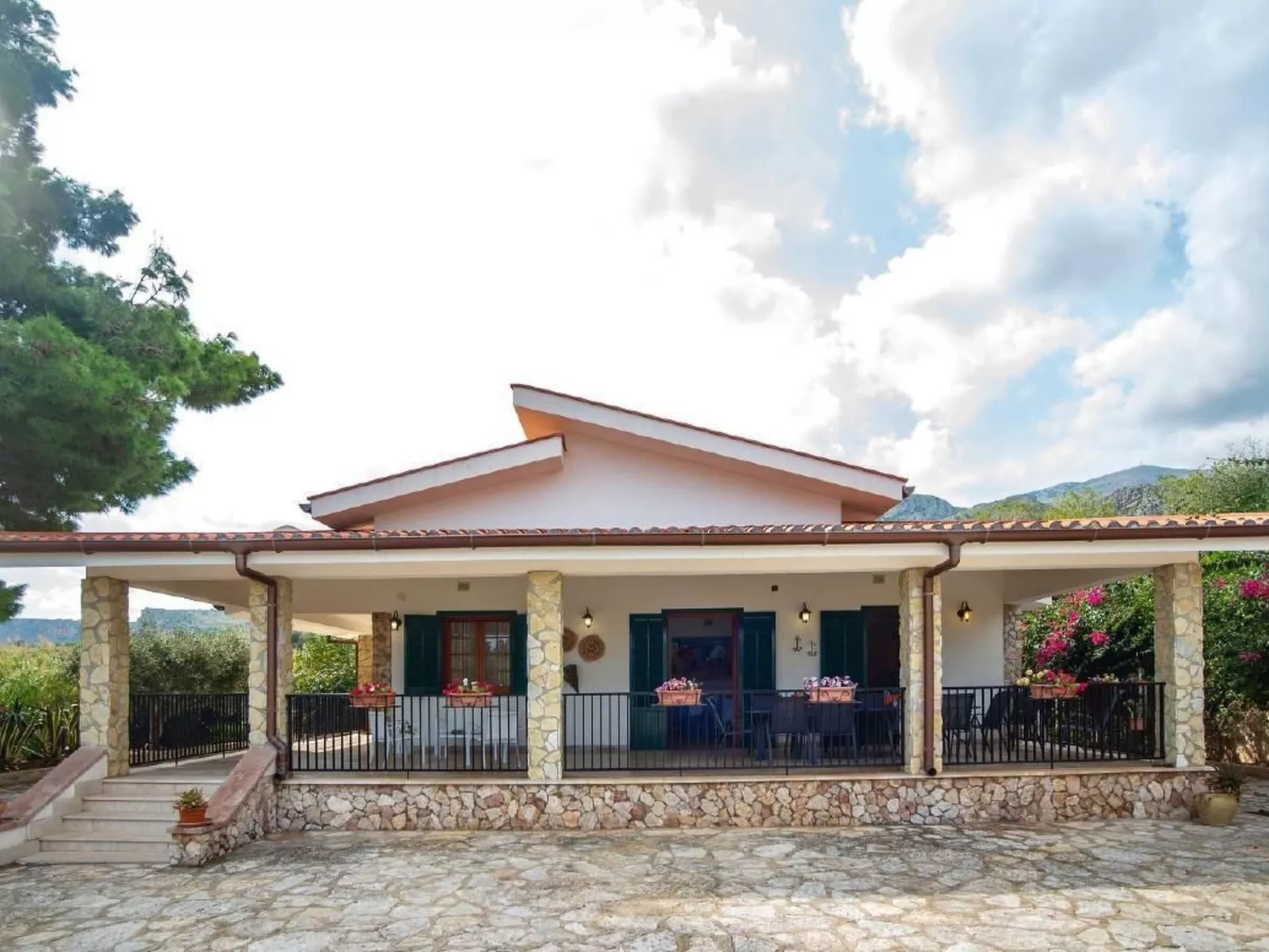 Ferienvilla "La Vela" mit Blick auf das Wasser-Image-tags.info