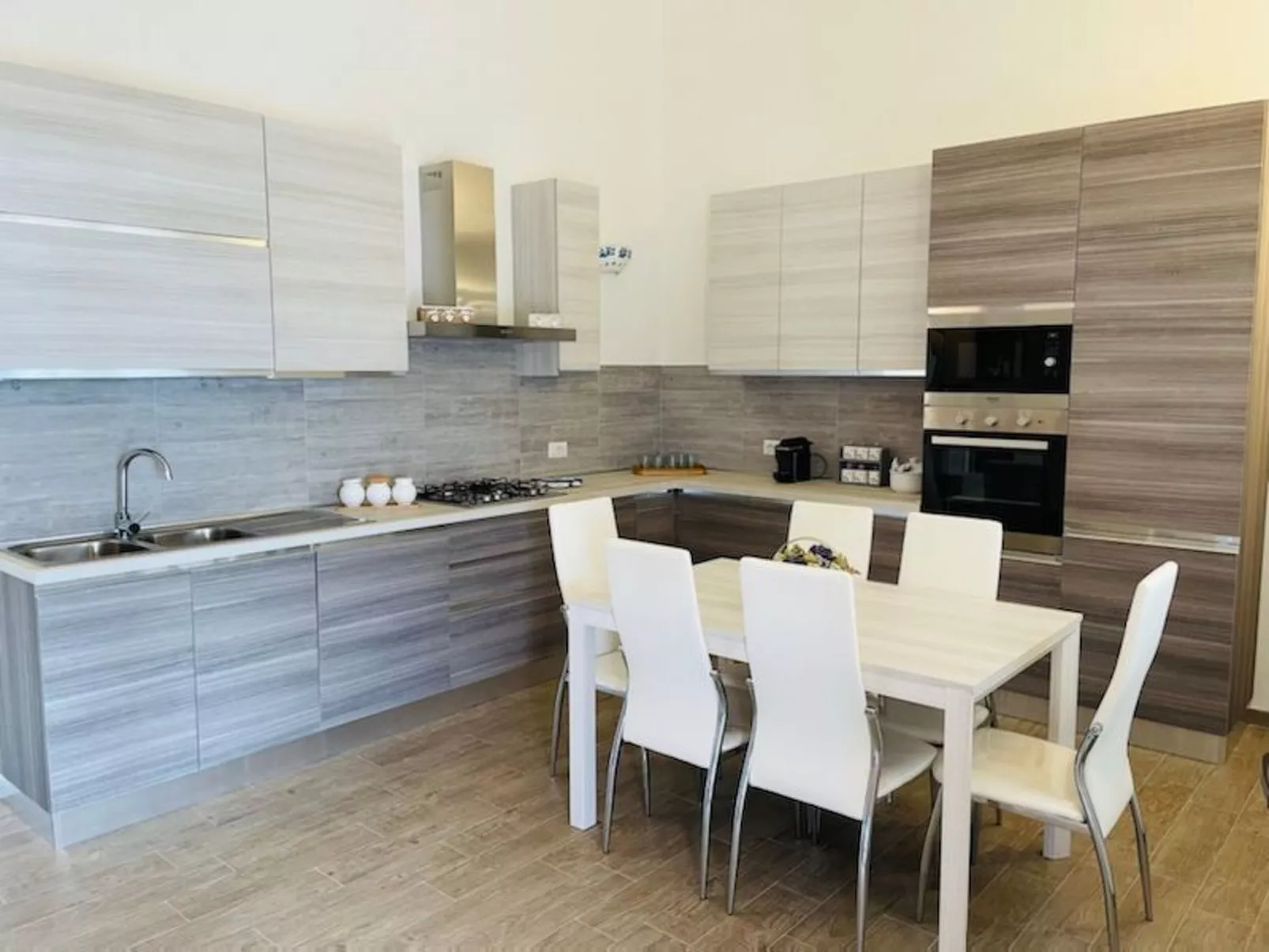 'Villa Ancora' in Strandnähe-Inside