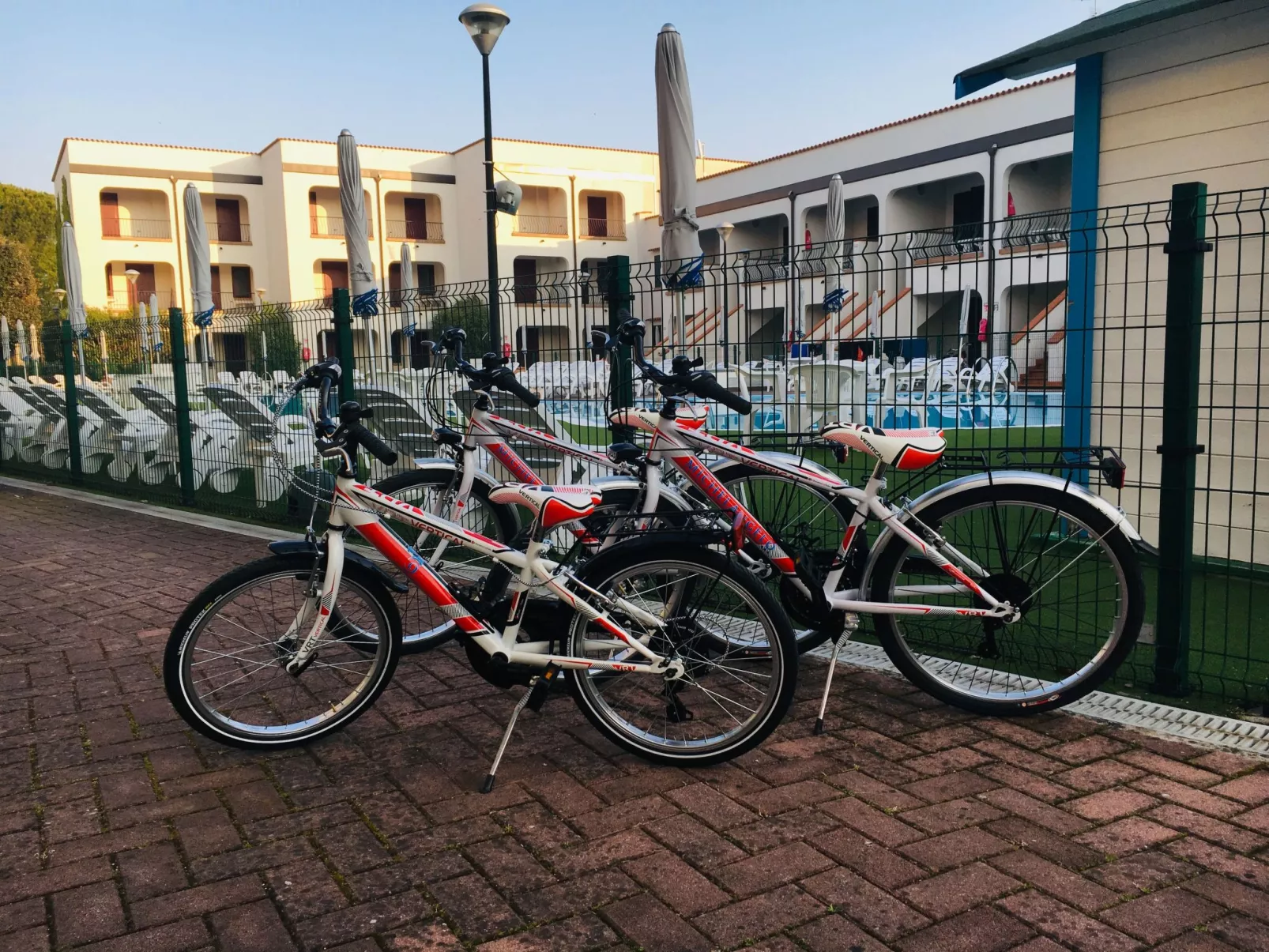 Wunderschöne Wohnung in Lido Di Spina mit Möbliertem Balkon-Outside