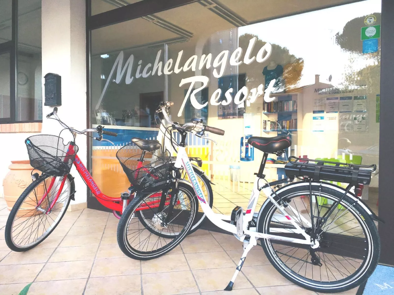 In Lido Di Spina mit Möbliertem Balkon-Dehors