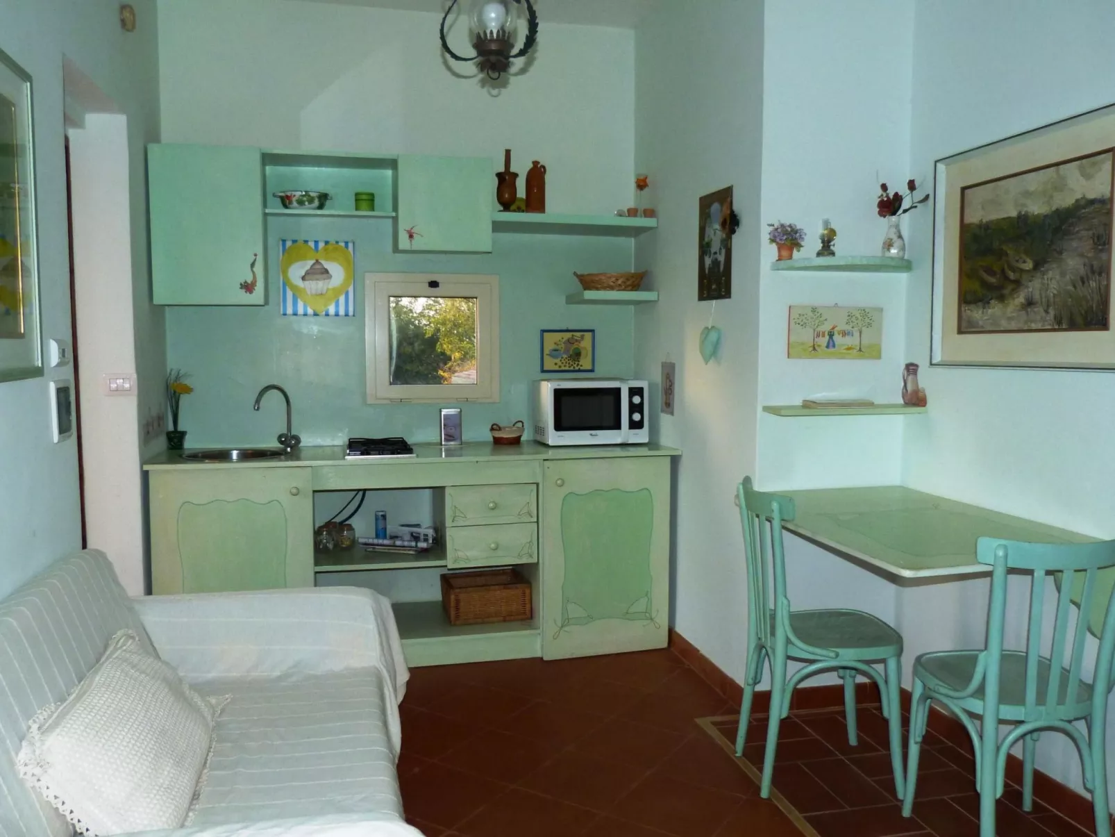 Altes Landhaus mit Schwimmbad und viel Grün-Drinnen