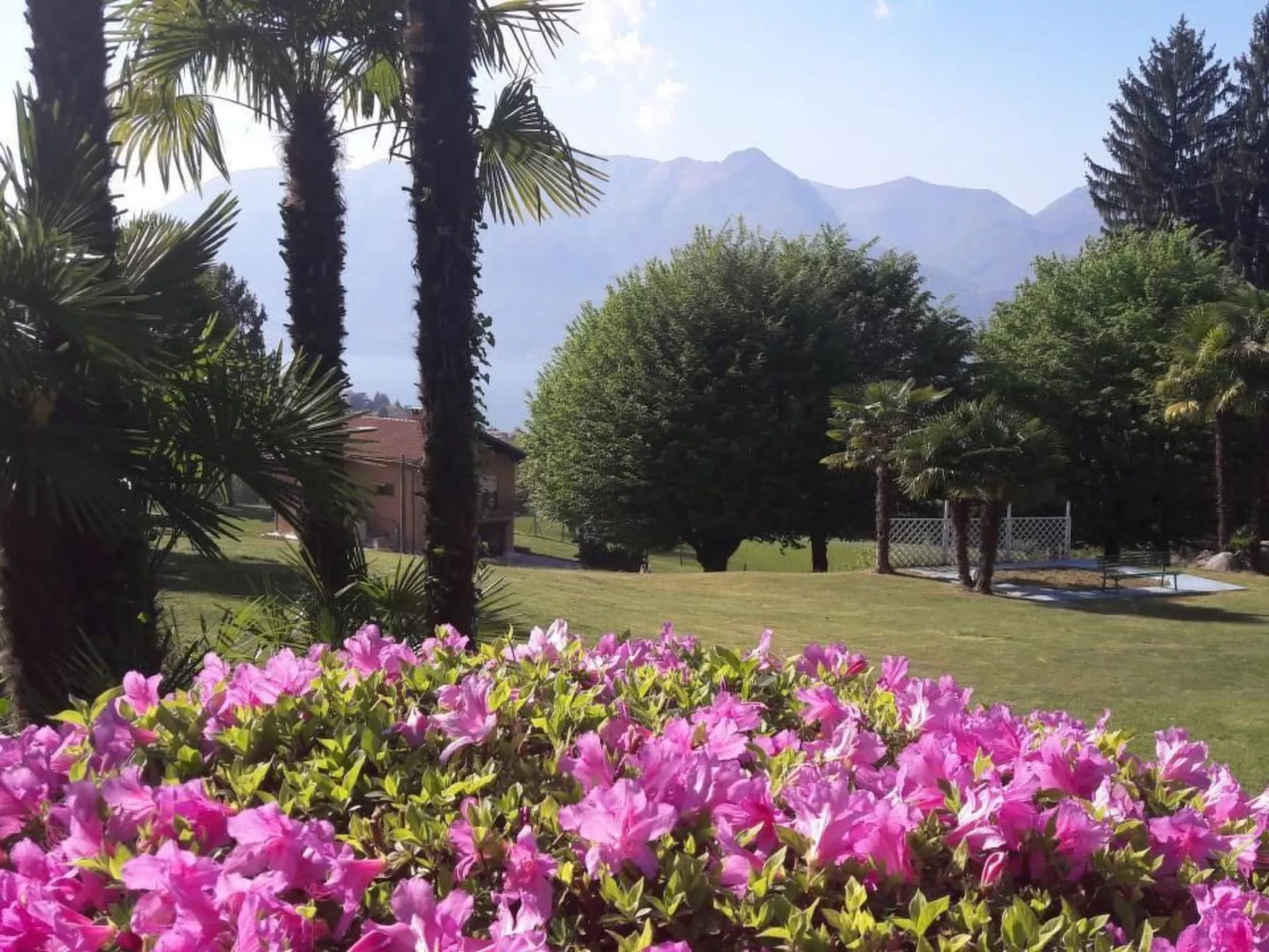 Mit Blick auf den Lago Maggiore-Draußen