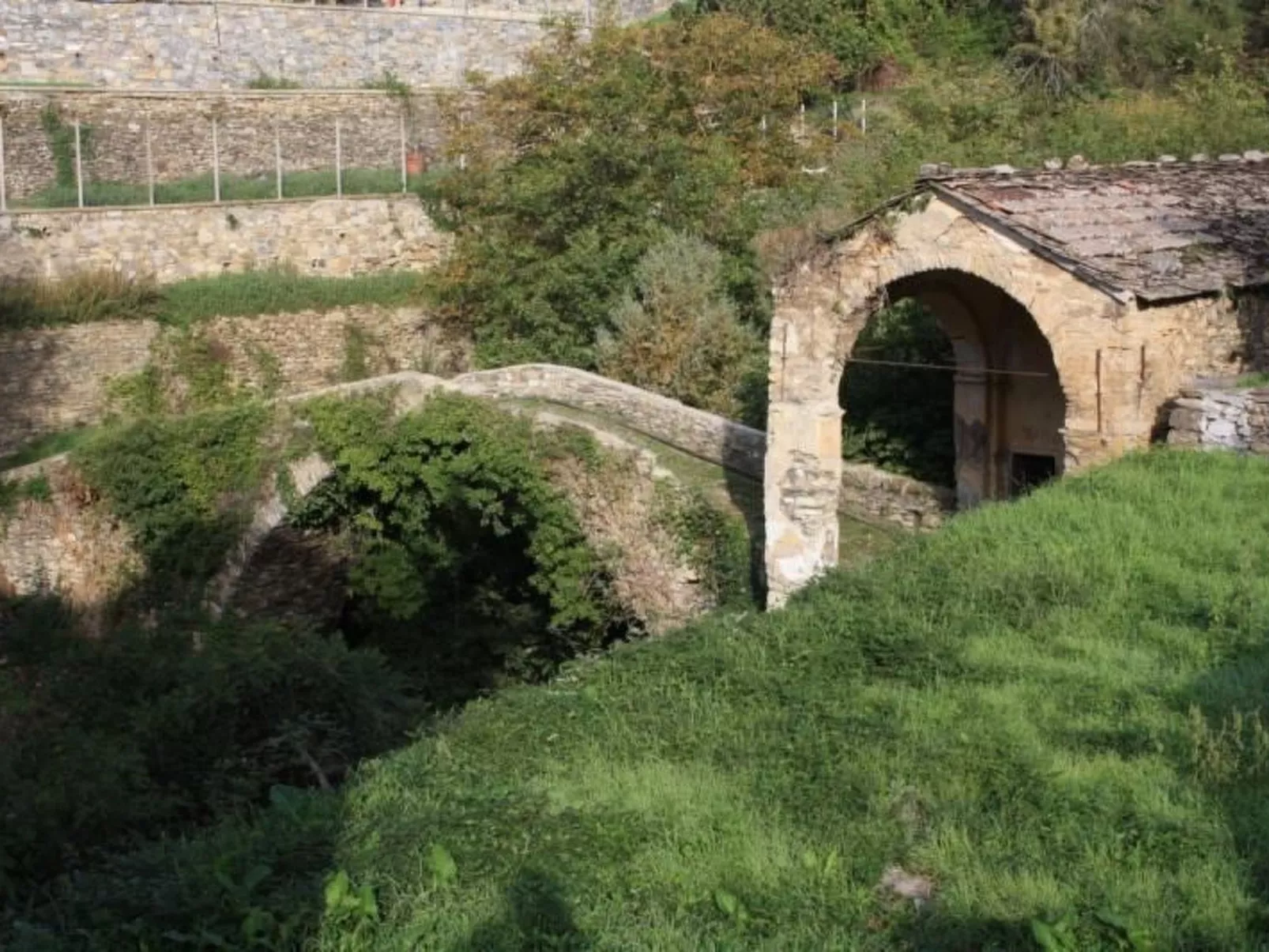 Villa in Borgomaro mit privatem Parkplatz-Draußen