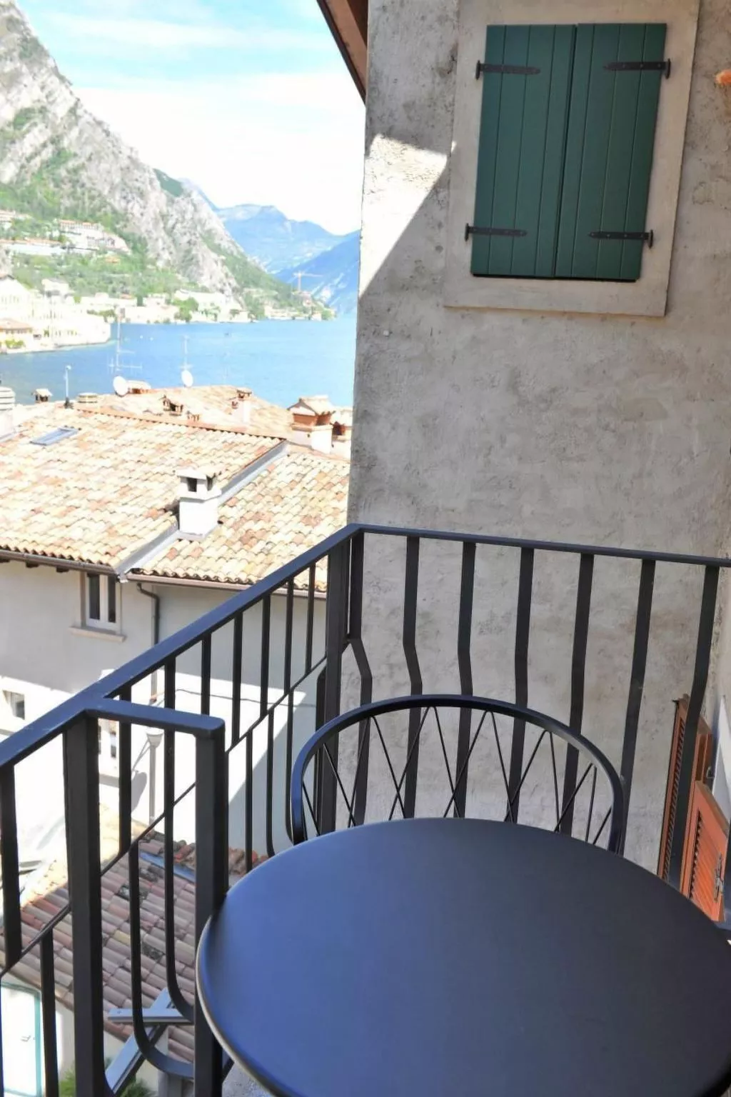 Große Wohnung in Limone Sul Garda mit Terrasse und Garten und Nah am Strand-Outside