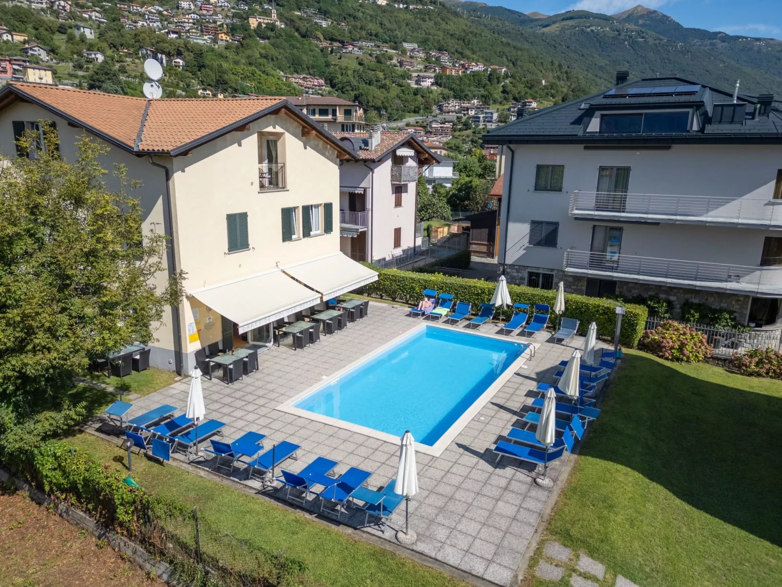 Angenehme Wohnung mit Garten und Pool-Draußen