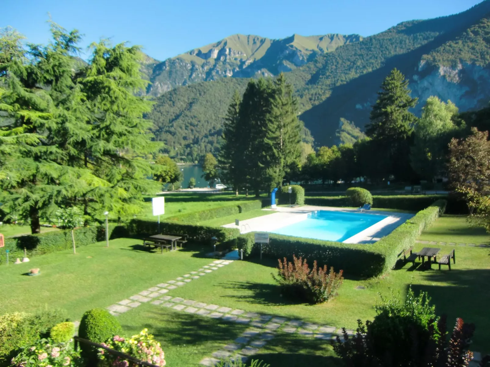 Wohnung mit Pool in der Nähe des Sees-Draußen