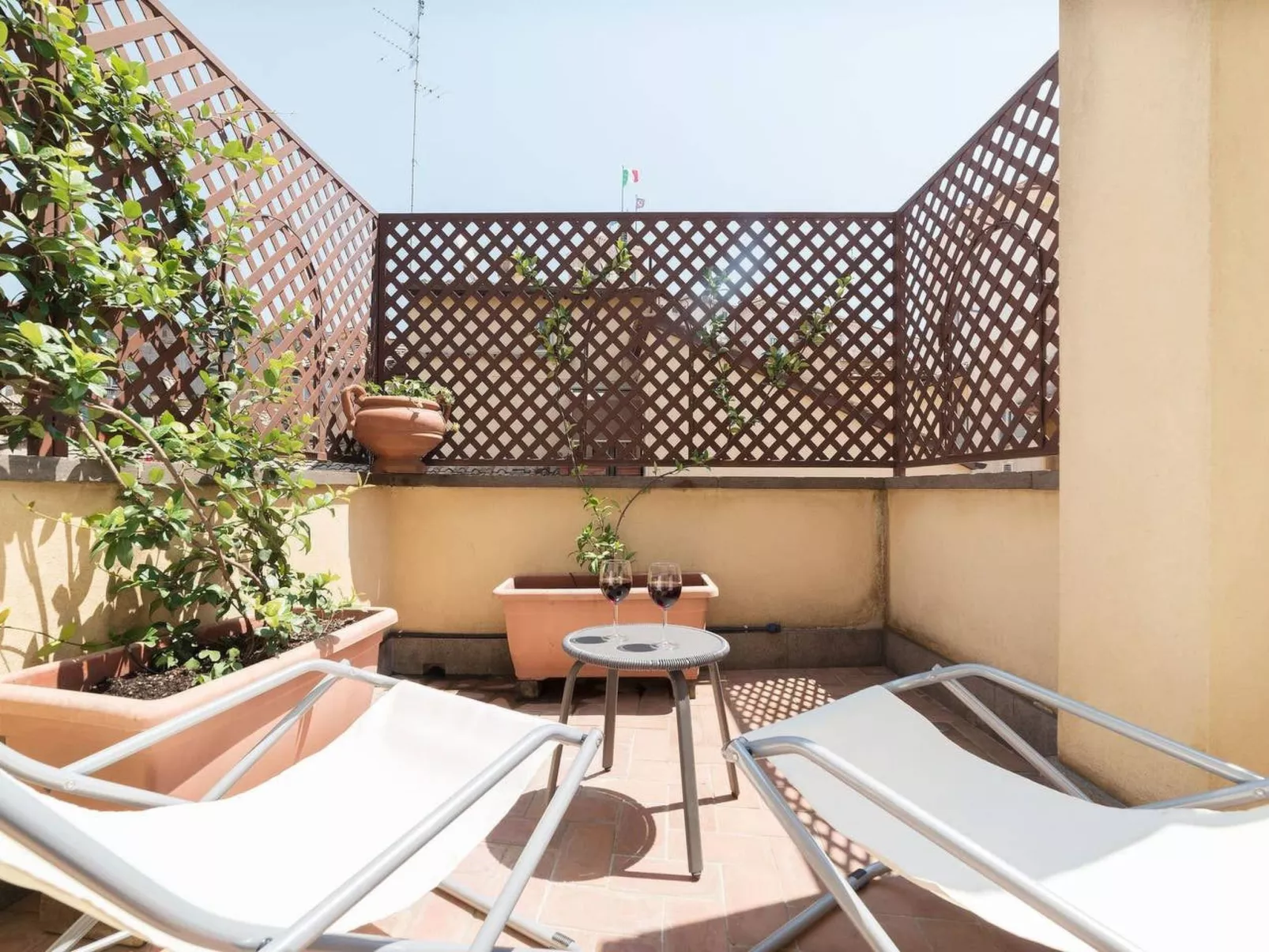 Ruhige Dächer im Herzen von Rom-Drinnen