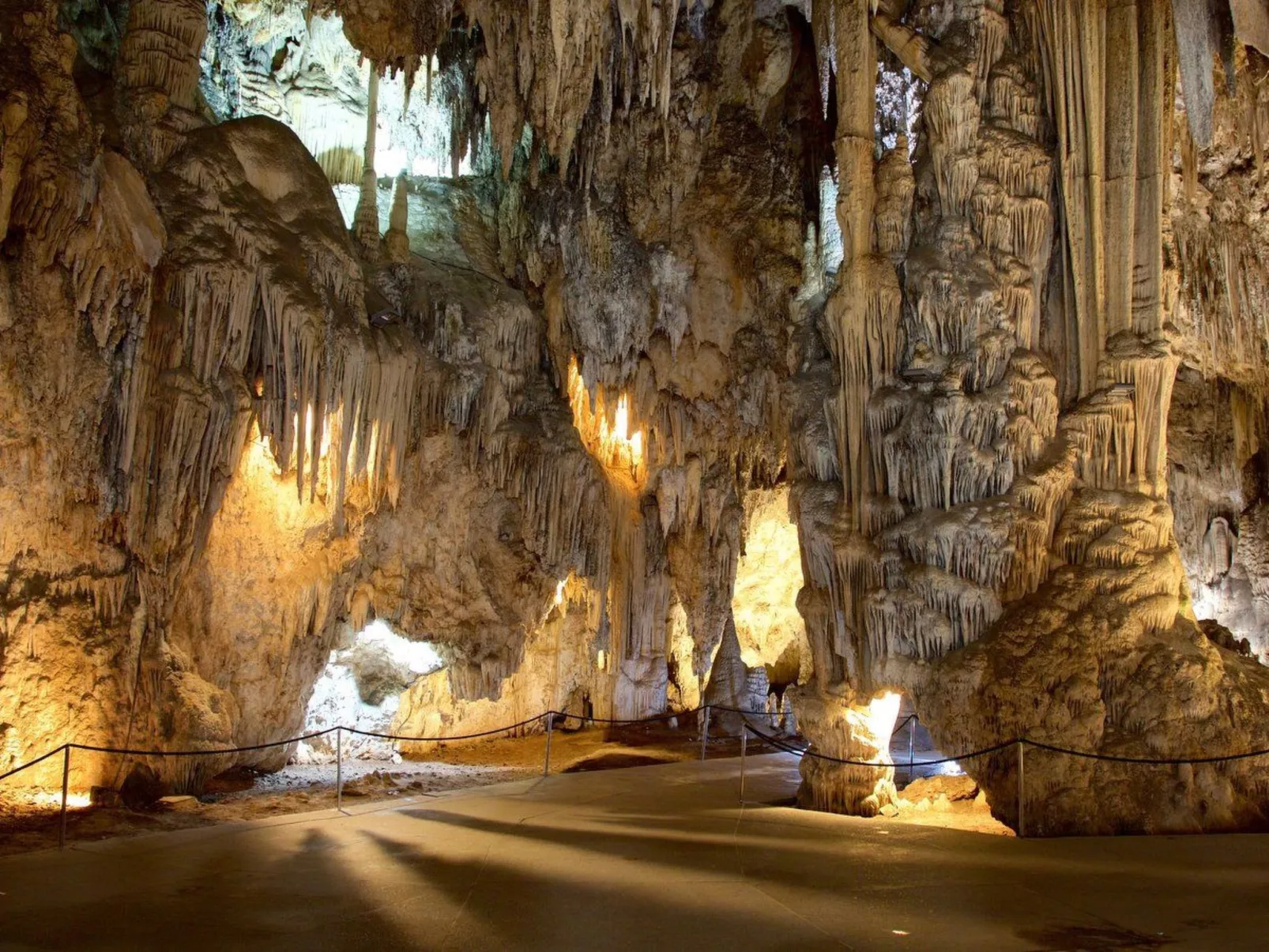 Schöne Villa mit Meerblick, großem Pool und Jacuzzi in Maro - Costa del Sol-Draußen