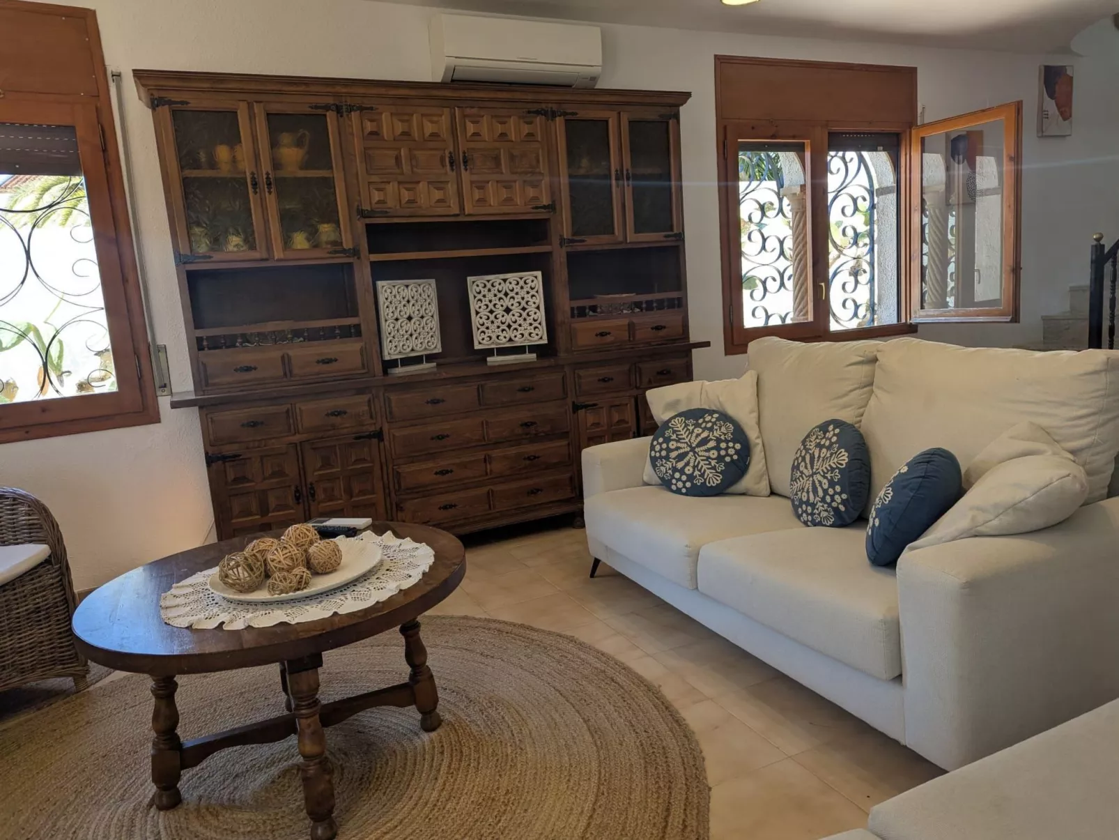 Villa mit einem Nebengebäude auf weitläufigem Garten in Strandnähe-Inside