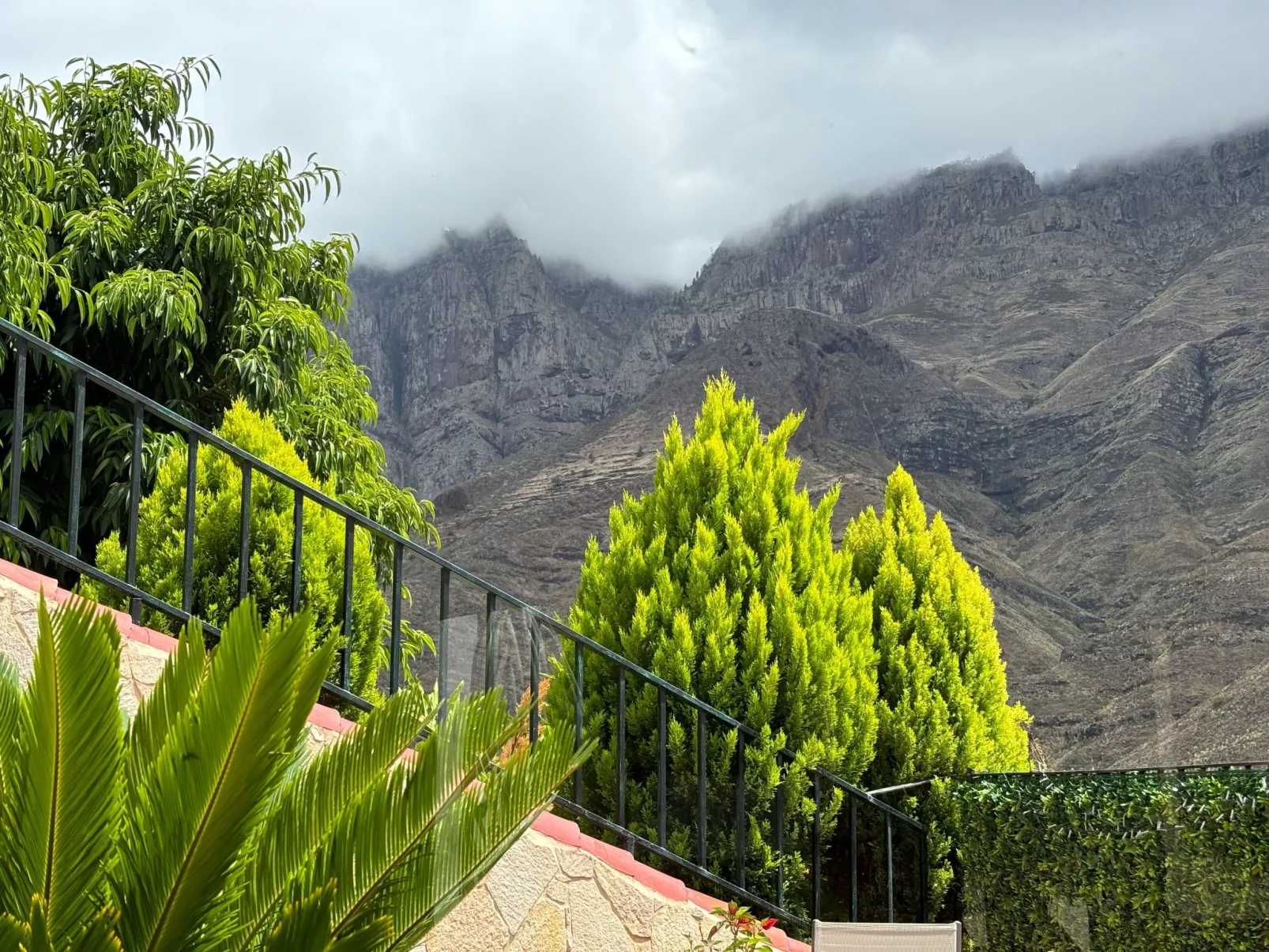 Haus mit Jacuzzi, Blick auf Berge, Meer und Ents-Outside