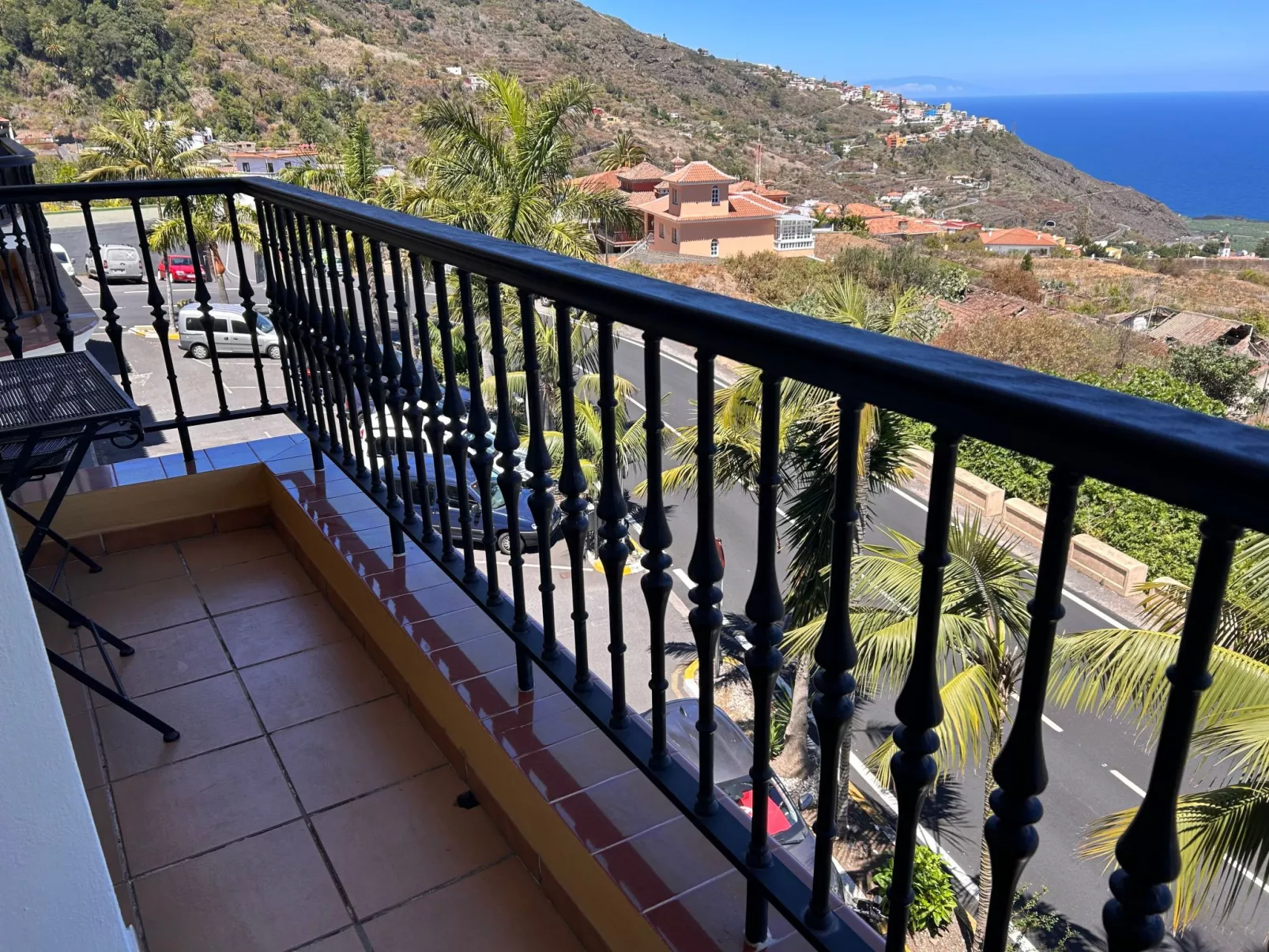 Apartment mit Balkon und Meerblick-Draußen