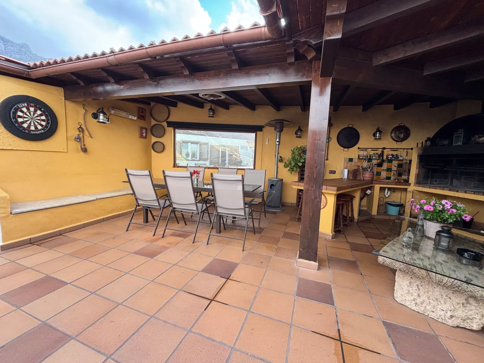 Haus mit beheiztem Schwimmbad, Berg- und Meerbli-Dehors