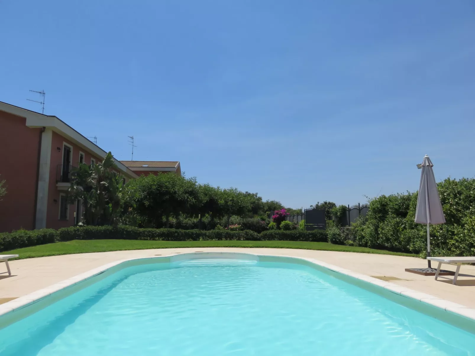 Einzimmerwohnung mit Terrasse-Draußen