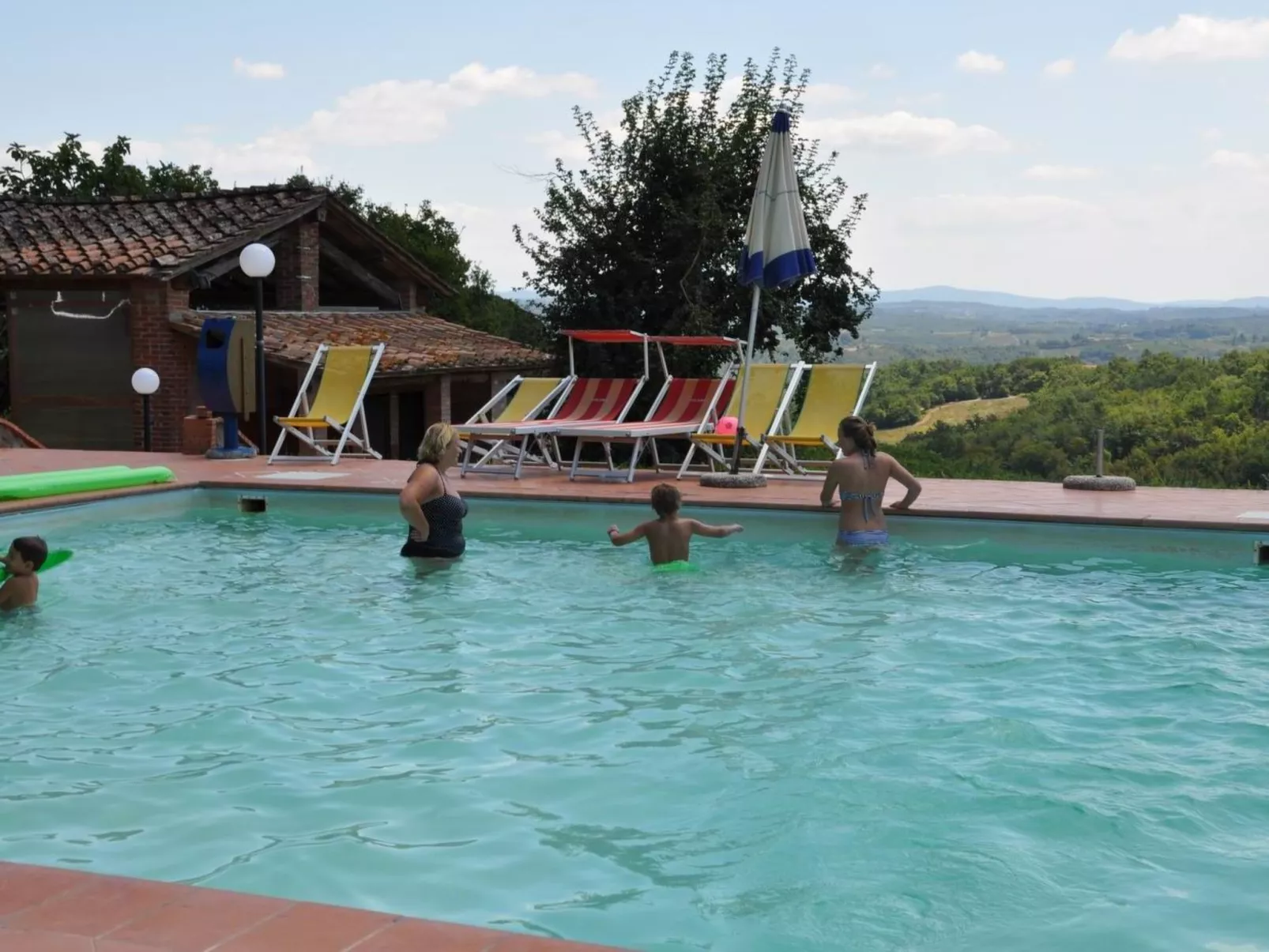 Schloss Selvole B2-Draußen