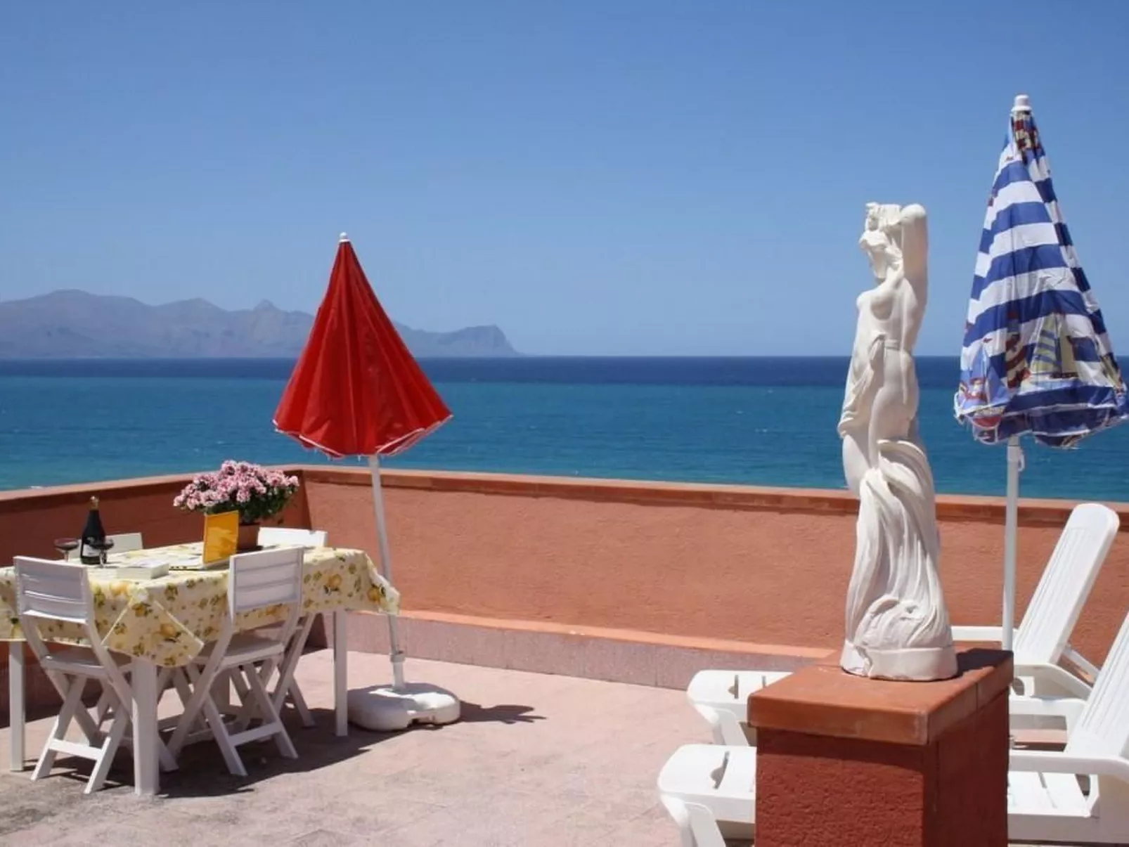 Wohnung in Balestrate mit kostenlosem Parkplatz-Draußen