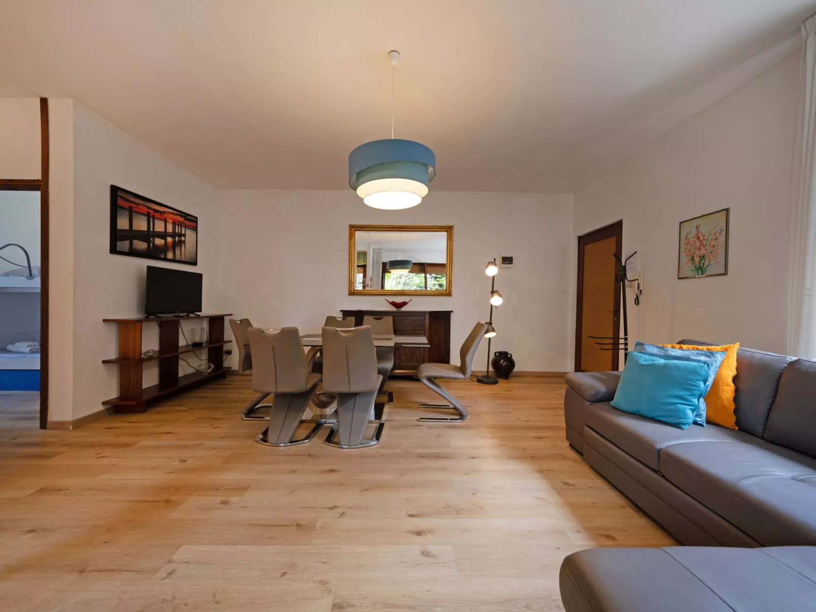 Mit Terrasse-Drinnen