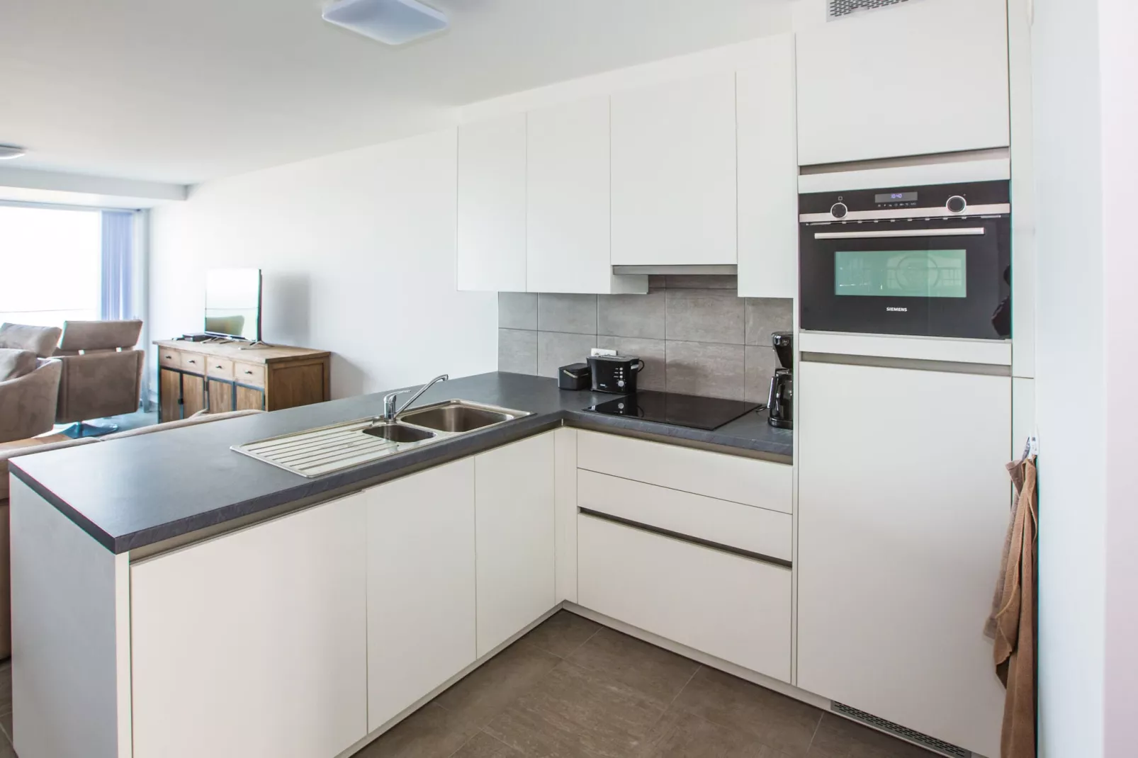 Les Amiraux 0701-Kitchen