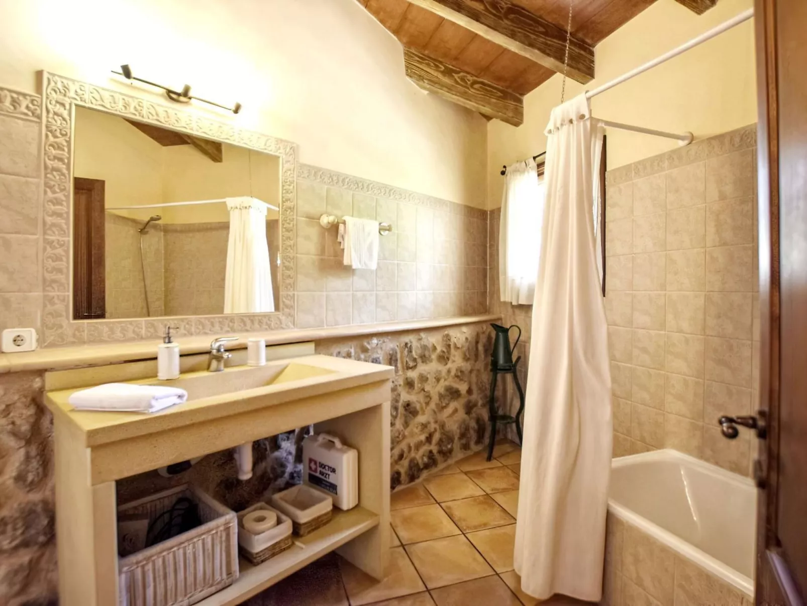 Finca in idyllischer Umgebung Pool & Klima 8 Pers-Drinnen