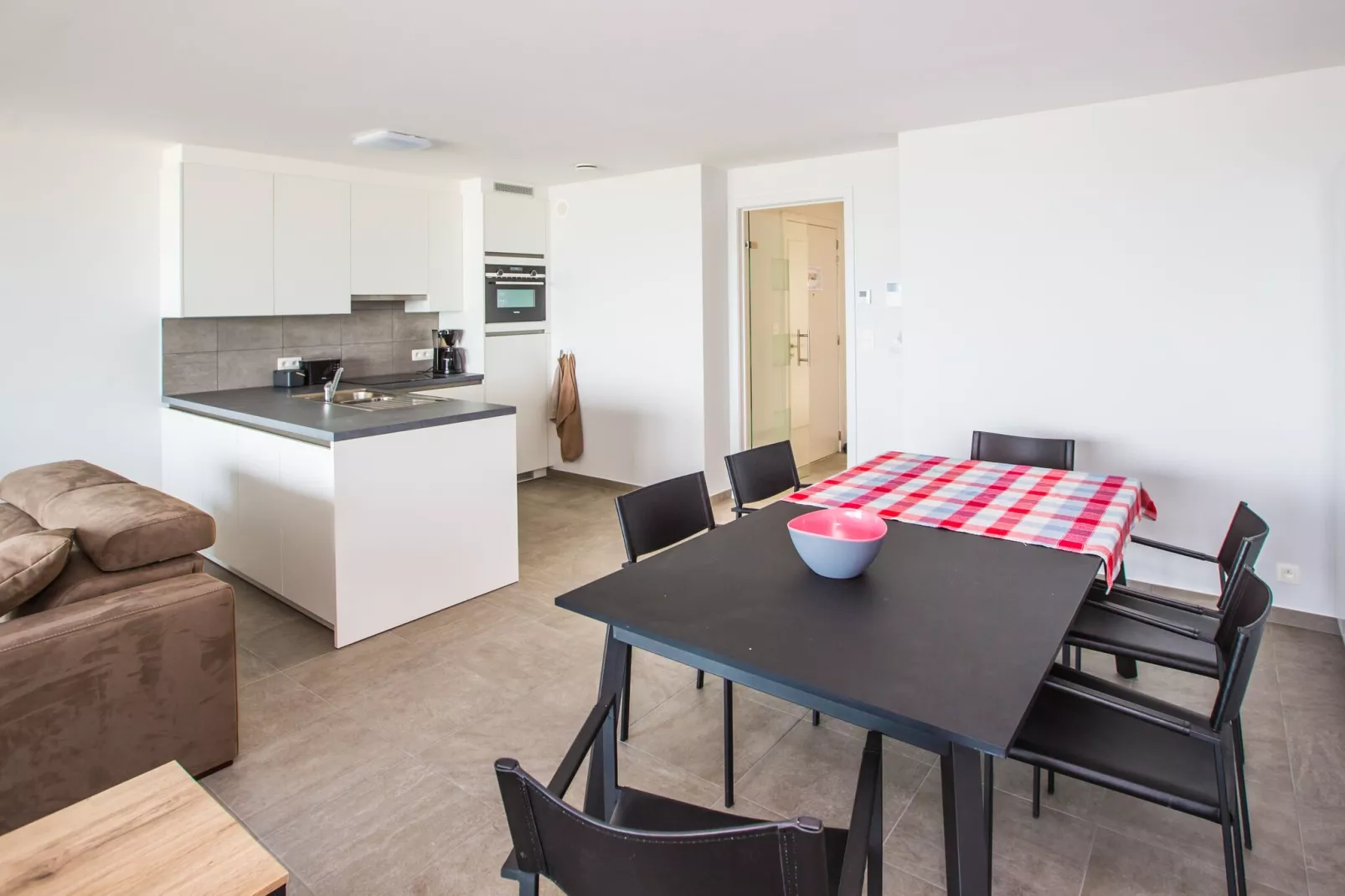 Les Amiraux 0701-Kitchen