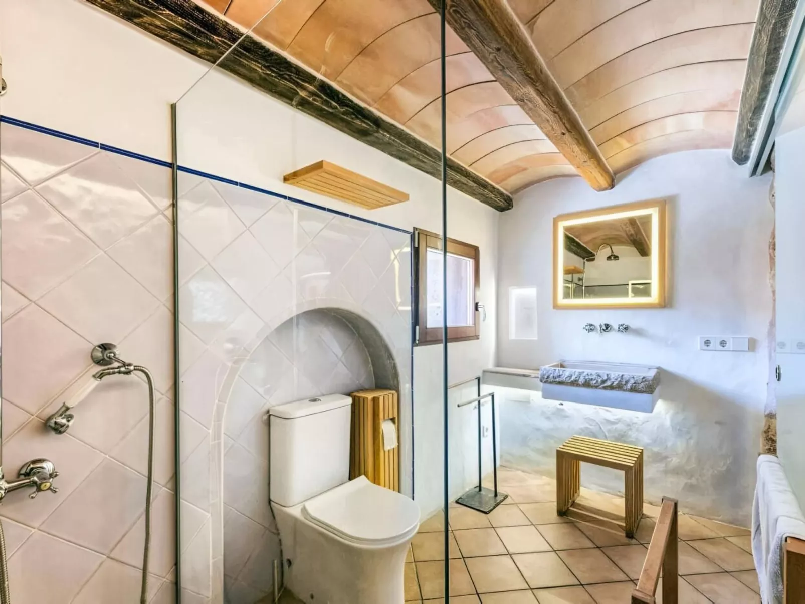 Luxuriöse Villa mit Pool und Klimaanlage für 8 Personen-Drinnen