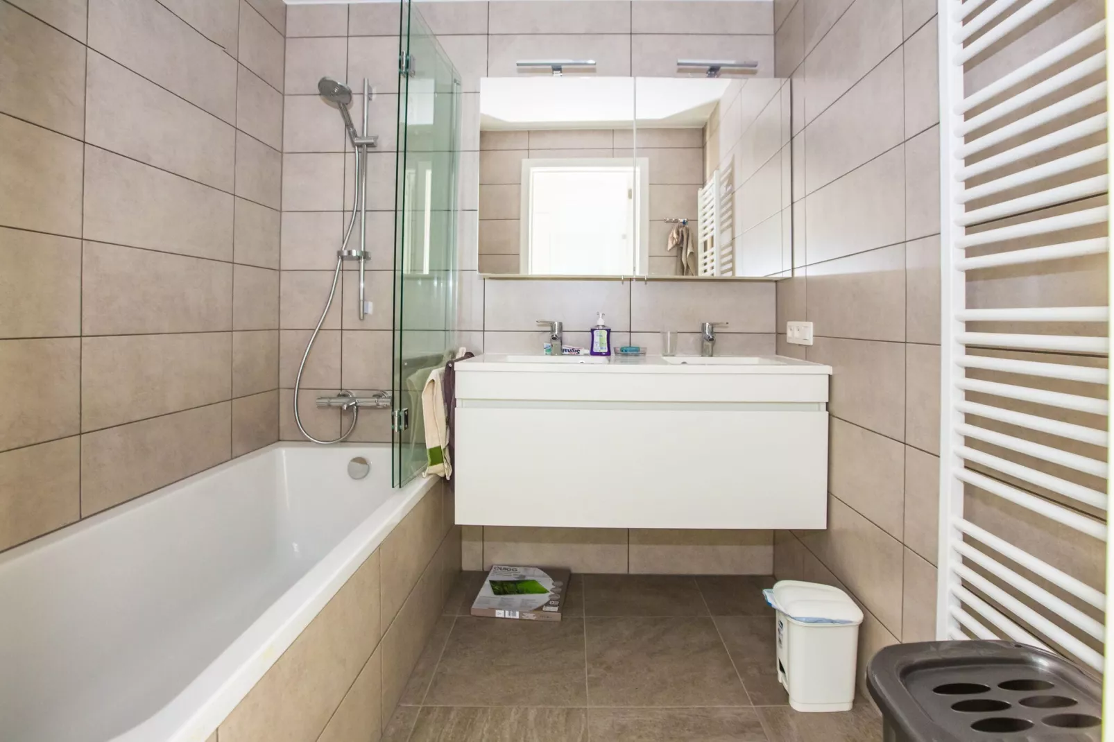Les Amiraux 0701-Bathroom