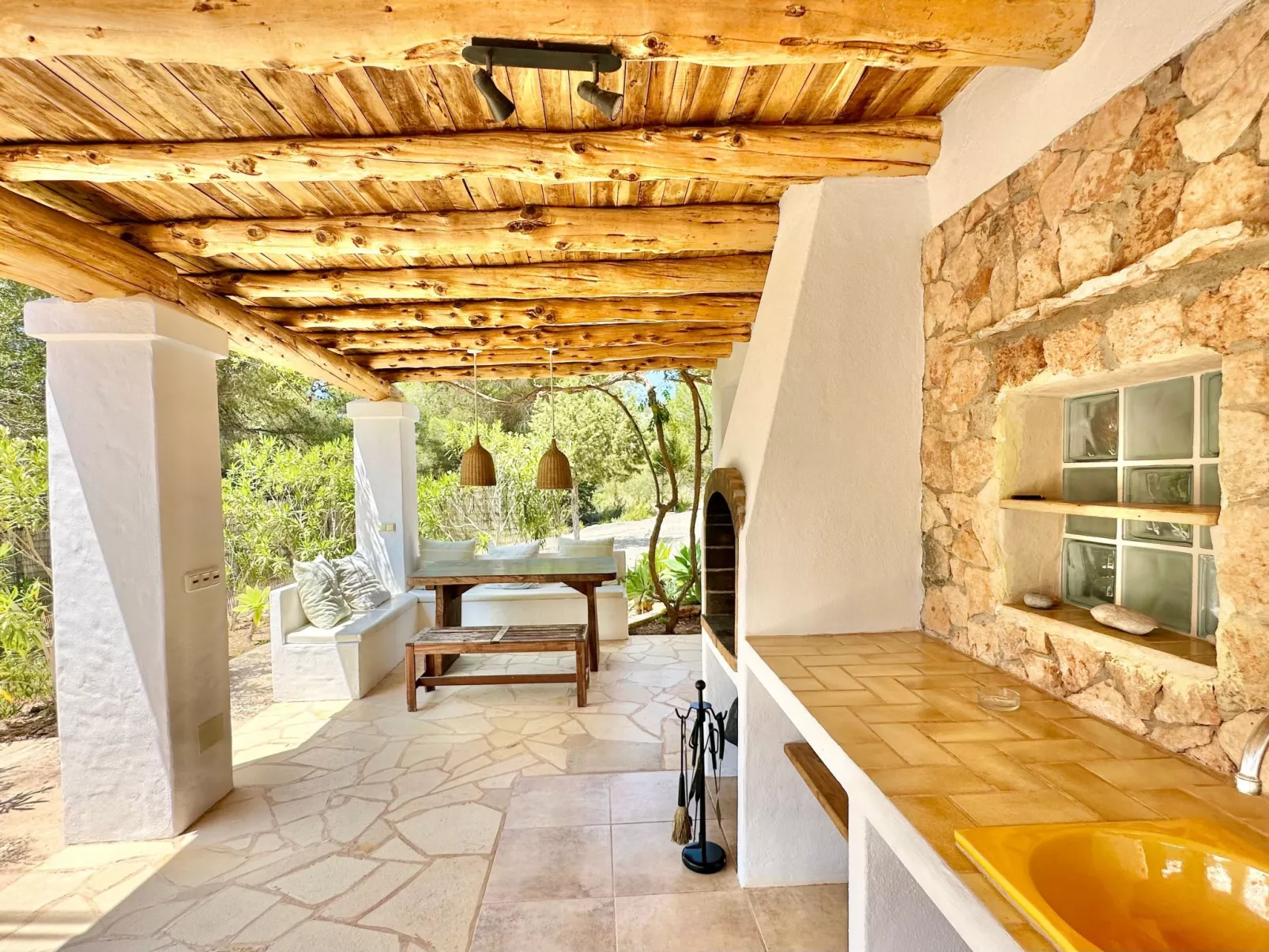 Villa Saljub-Outside